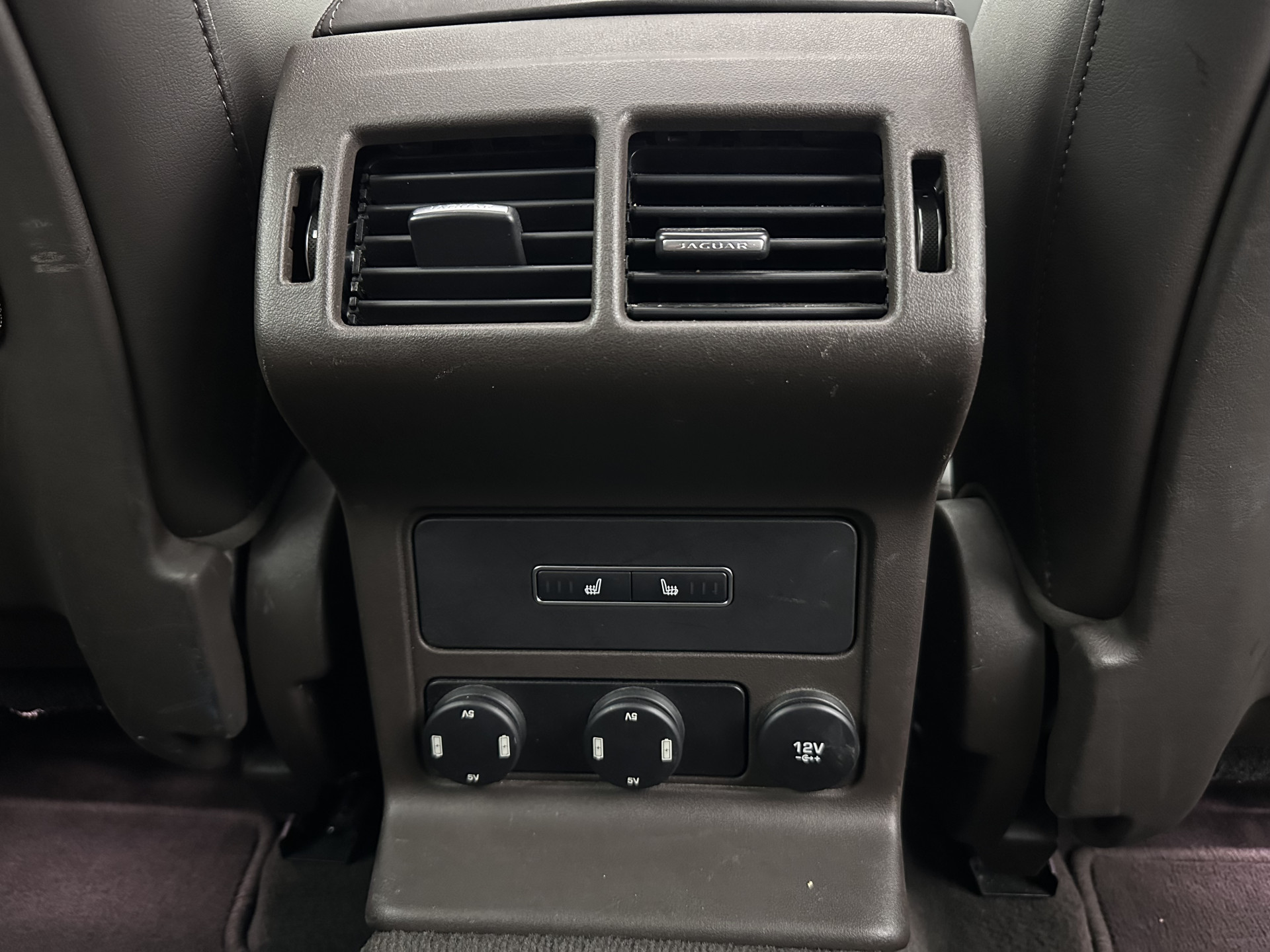 Jaguar F-PACE 3.0d First Edition AWD (INCL-BTW) Aut. *PANO | LEATHER | XENON | MEMORY-PACK | DIGI-COCKPIT | MERIDIAN-SOUND | NAVI-FULLMAP | CAMERA | HEATED-COMFORTSEATS | AMBIENTLIGHT | SHIFTPADDLES | ECC | PDC | CRUISE | TOWBAR