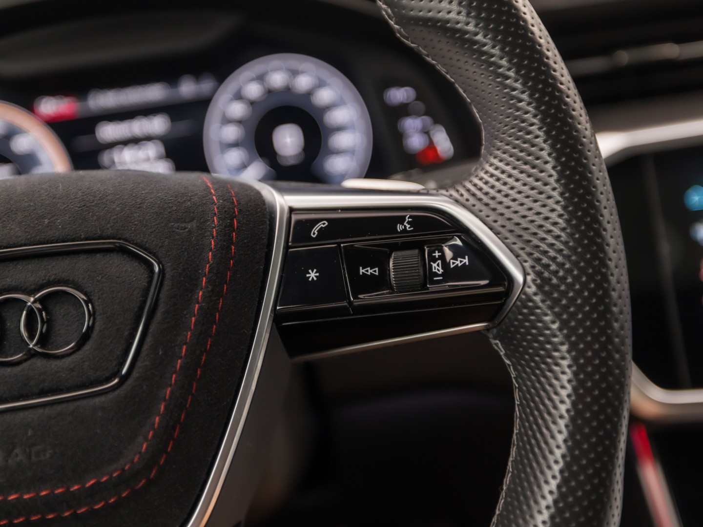 Audi A6 55 TFSI e Quattro S-Line Competition 367Pk Automaat (PANORAMADAK, CARBON PACK, BANG&OLUFSEN, APPLE CARPLAY, CAMERA, MEMORY SEATS, GETINT GLAS, HEAD-UP DISPLAY, ADAPTIVE CRUISE, SFEERVERLICHTING, NIEUWSTAAT)