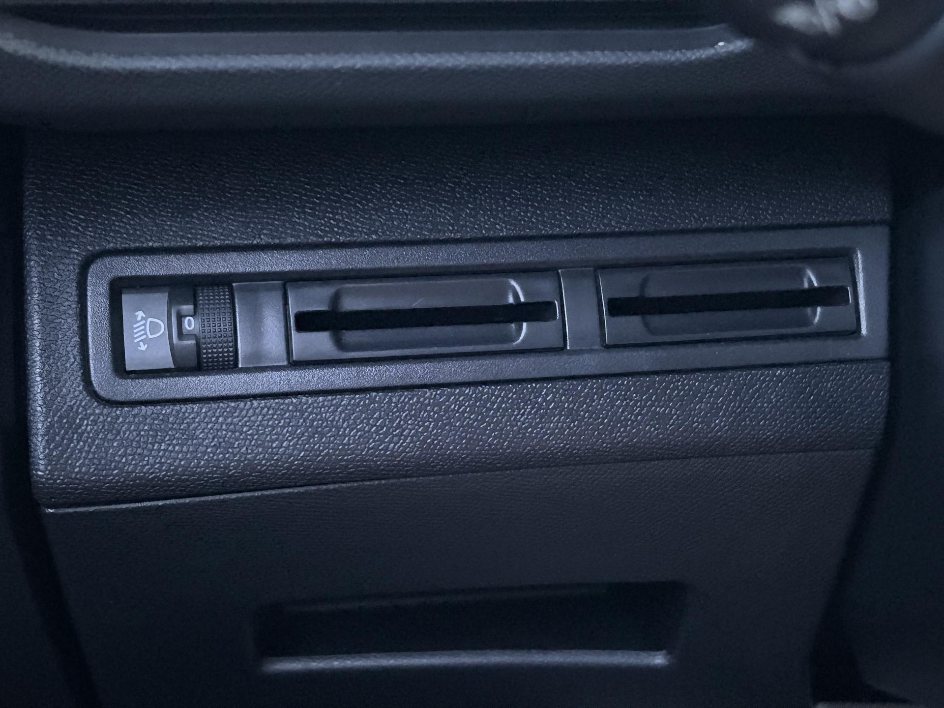Peugeot 3008 1.2 PureTech Active ✓D-riem vv in 2023✓360° Camera✓Carplay✓Navi✓131pk✓Clima✓Cruise✓Trekhaak✓Dealer Onderhouden✓Bj 11-2019✓Lm velgen✓6 Bak✓Pdc✓N.A.P✓Apk tot 06-2027