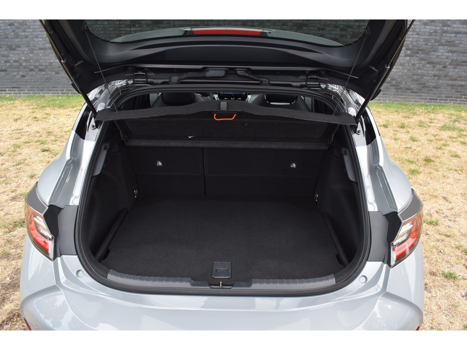 Toyota Corolla 2.0 Hybrid GR-Sport Plus Pano Bi-tone Automaat