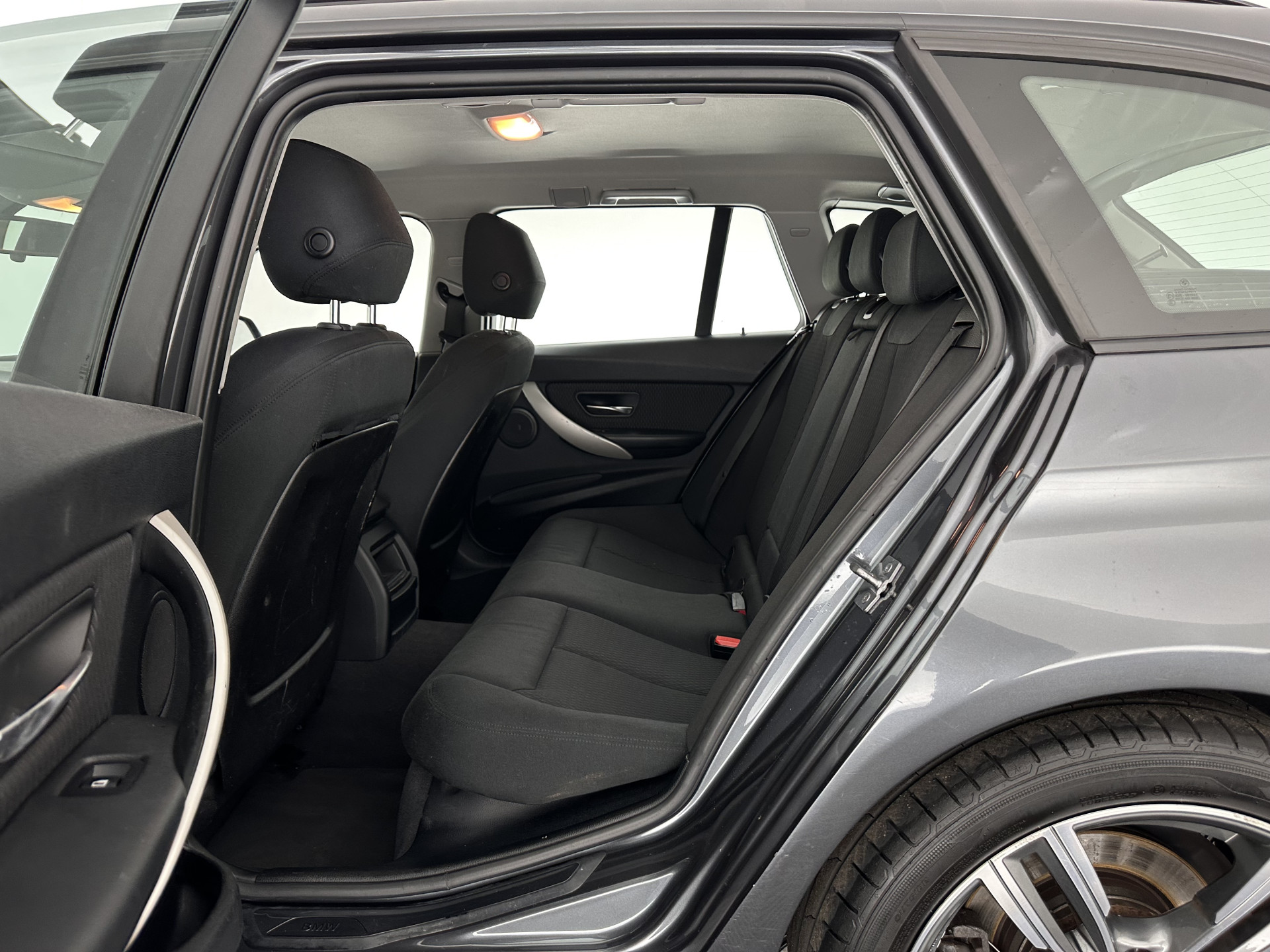 BMW 3-serie Touring 316i Business Aut. *NAVI-FULLMAP | SPORT-SEATS | AIRCO | CRUISE | 18''ALU*