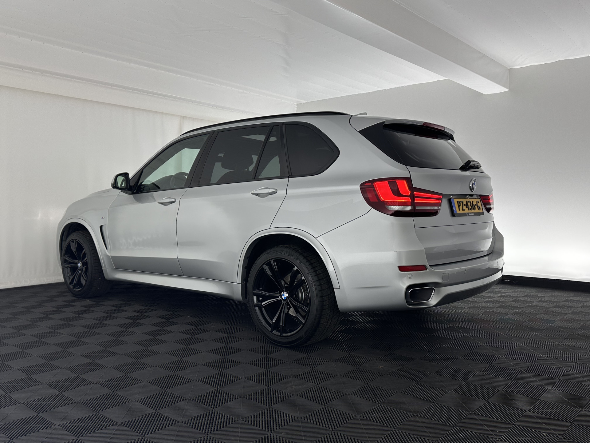 BMW X5 xDrive30d M-Sport High Executive (INCL-BTW) Aut. *PANO | FULL-LED | SOFTCLOSE | LEATHER | TOPVIEW | BLINDSPOT | HARMAN/KARDON | MEMORY-PACK | AMBIENTLIGHT | KEYLESS | DAB+ | HEATED-COMFORTSEATS | TOWBAR | 20"ALU*