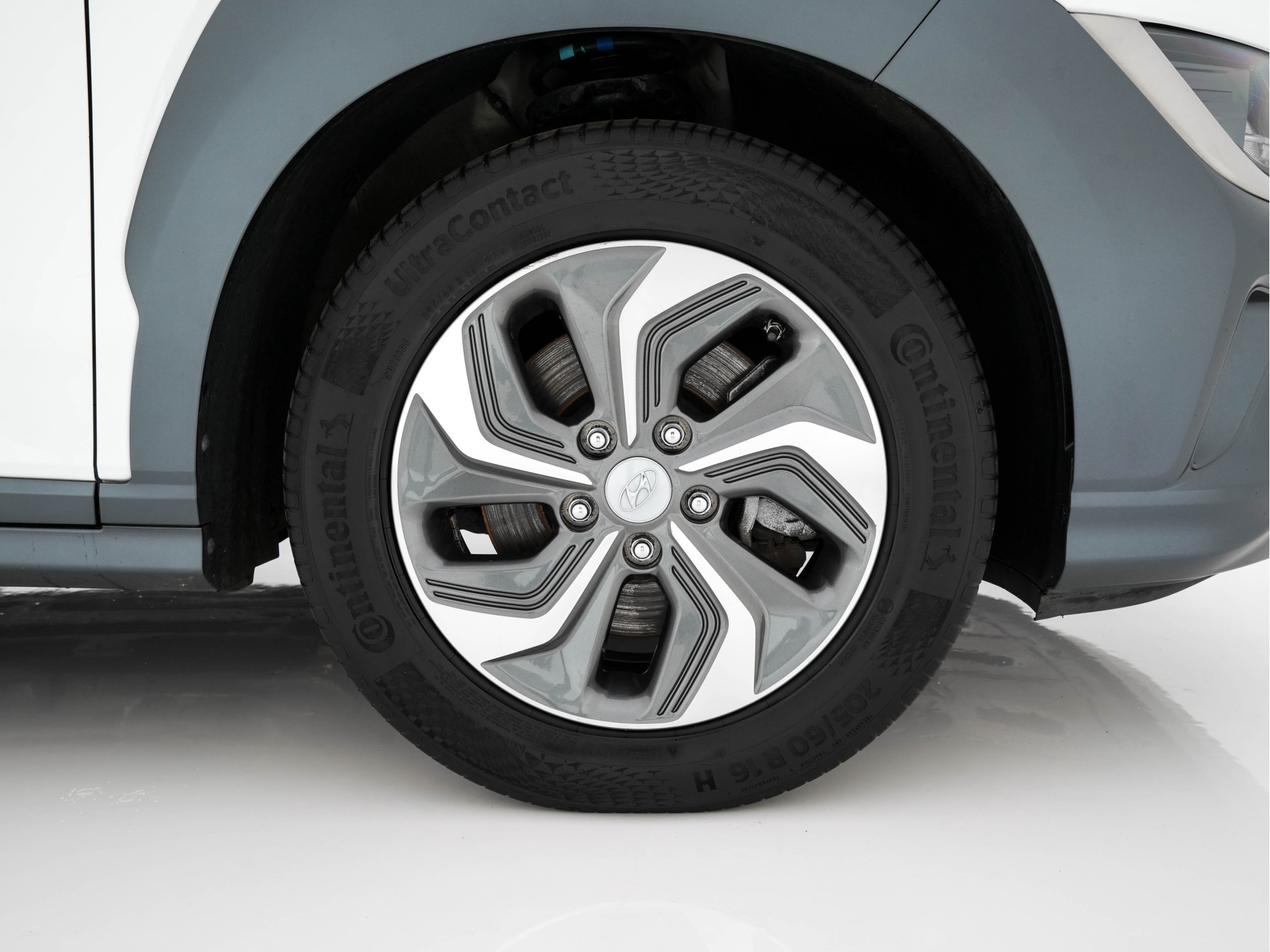 Hyundai Kona 1.6 GDI HEV Fashion (INCL-BTW) Aut. *NAVI-FULLMAP | DIGI-COCKPIT | FULL-LED | KEYLESS | CAMERA | HEAD-UP | SHIFT-PADDLES | DAB | COMFORT-SEATS | PRIVACY-GLASS | TOWBAR | 16 "ALU*