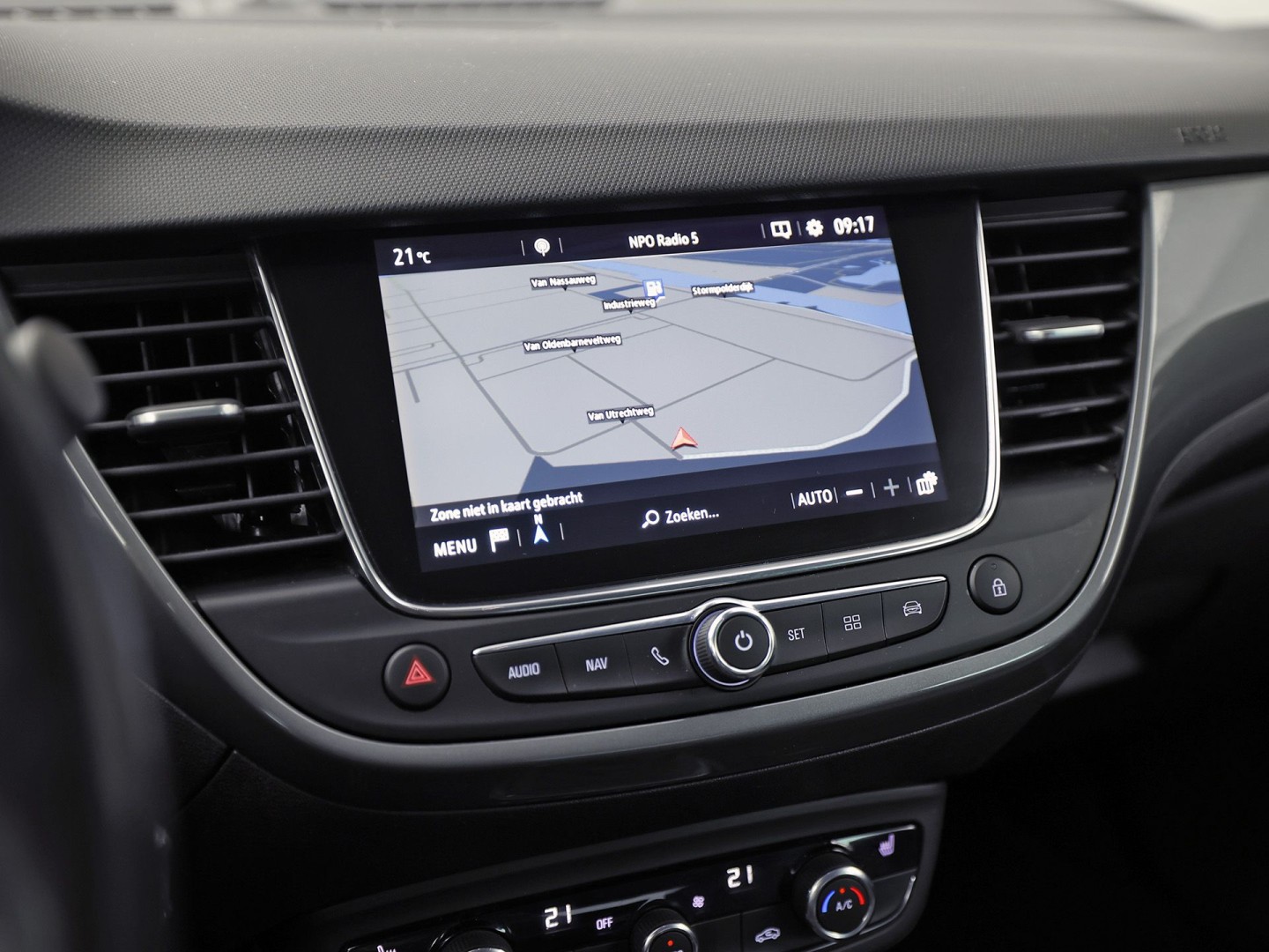 Opel Crossland 1.2 Turbo Elegance (APPLE CARPLAY, GROOT NAVI, CLIMATE, STUUR/STOELVERWARMING, SPORTSTOELEN, TREKHAAK, GETINT GLAS, CRUISE, NIEUWSTAAT)