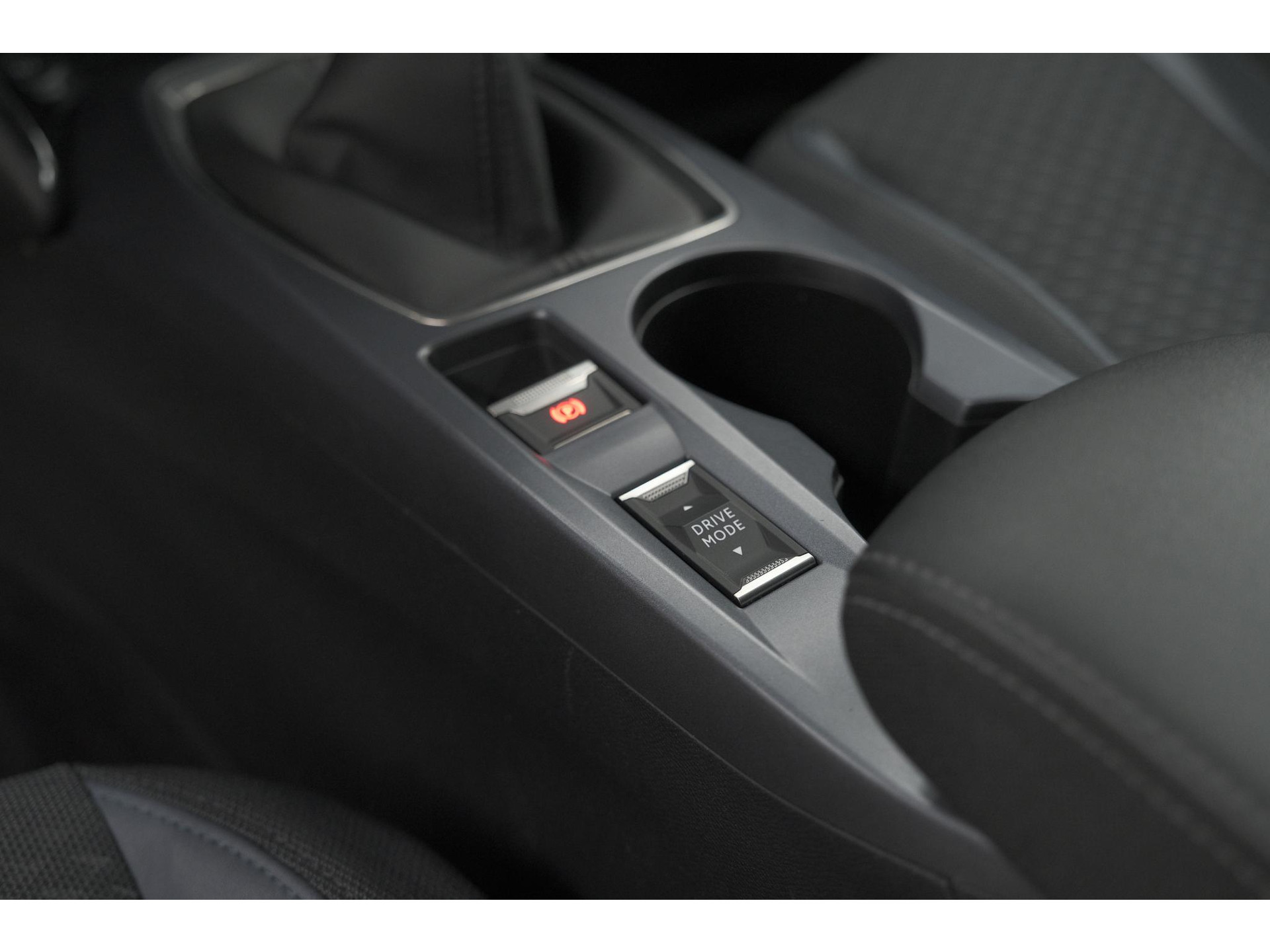 Peugeot 2008 PureTech 130 Allure Pack | Trekhaak | Adaptieve Cruise Control | Camera | Stoelverwarming