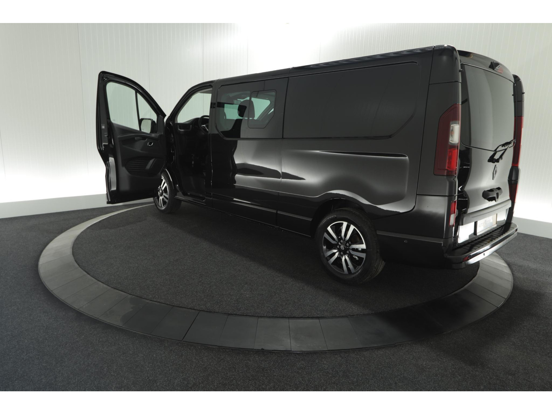 Renault Trafic 2.0 Blue dCi EDC 170 T29 L2H1 Extra DC | 6 Zitlplaatsen | Camera | Navigatie | Climate Control | Dubbele Cabine