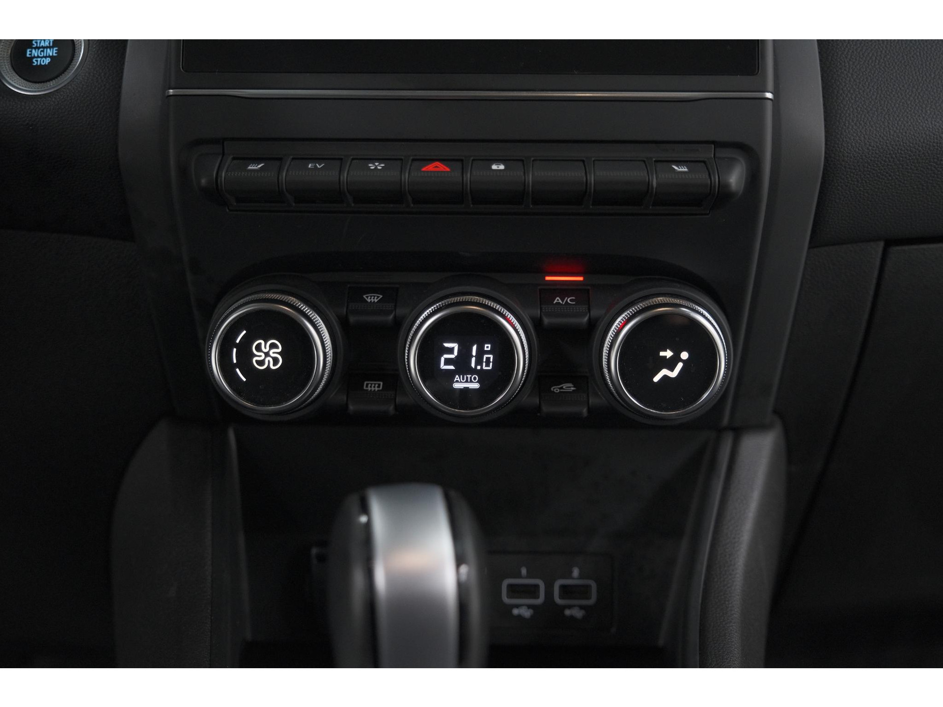 Renault Captur 1.6 E-Tech Plug-in Hybrid 160 Intens | Trekhaak | Camera | Navigatie | Parkeersensoren | Pack Winter