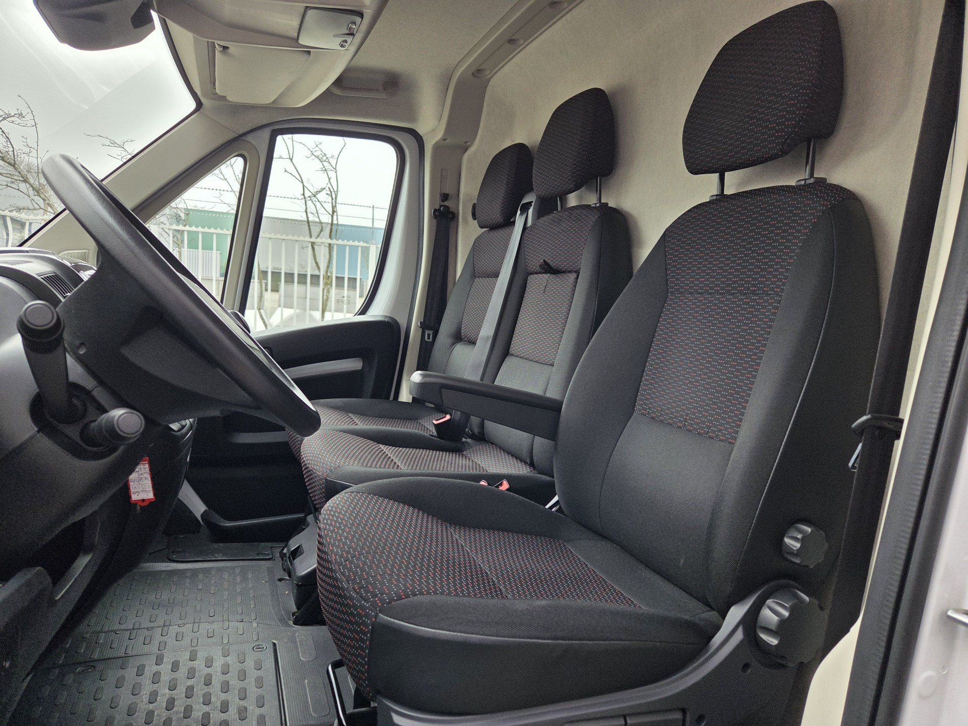 Peugeot Boxer 2.2 BlueHDI 140Pk L4H2 Airco Navi PDC Cruise control Achteruitrijcamera