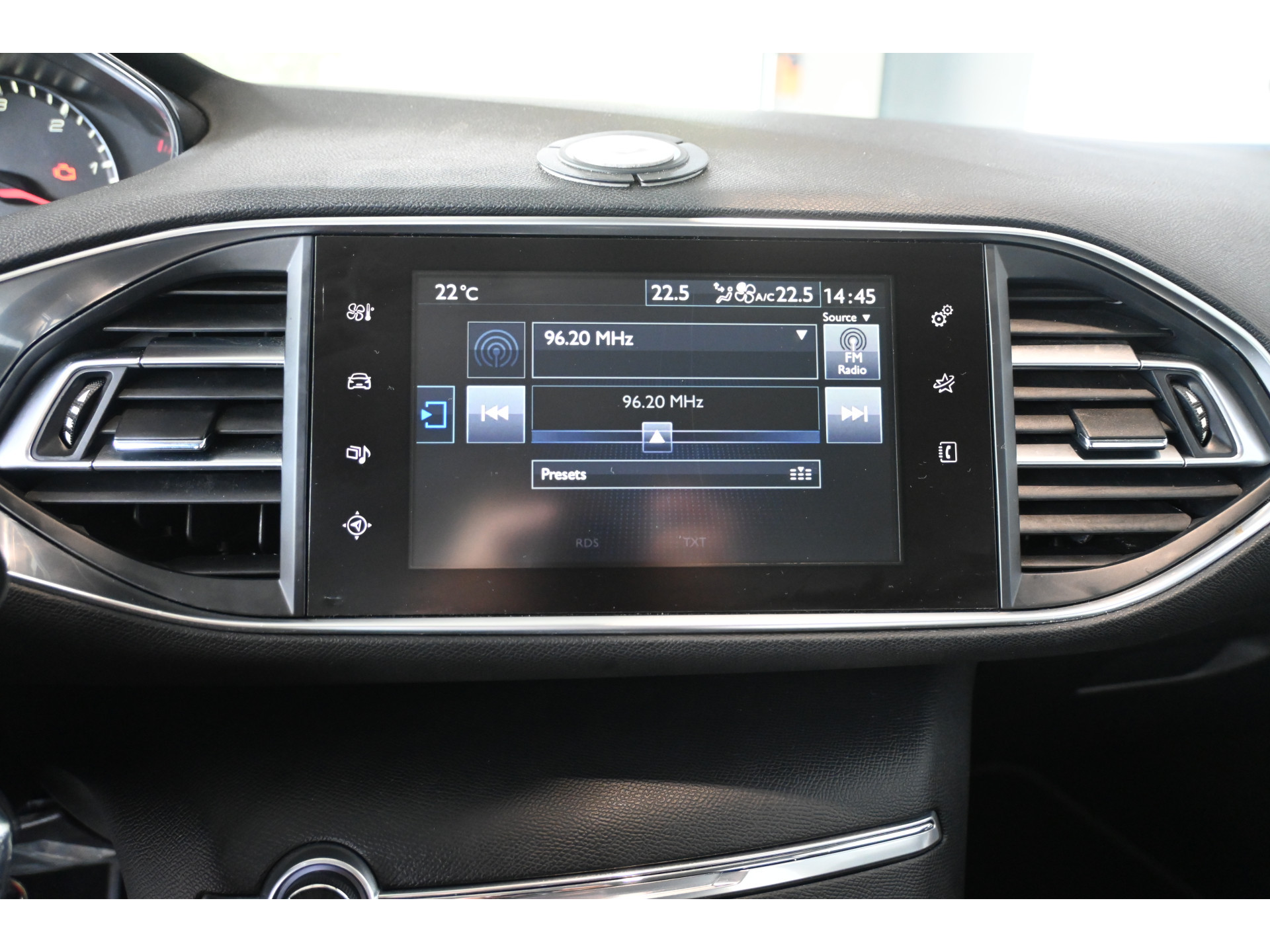 Peugeot 308 SW 1.6 BlueHDI Blue Lease Pack Nap Clima Cruise NavigatieTrekhaak PDC Goed Onderhouden! Inruil Mogelijk!