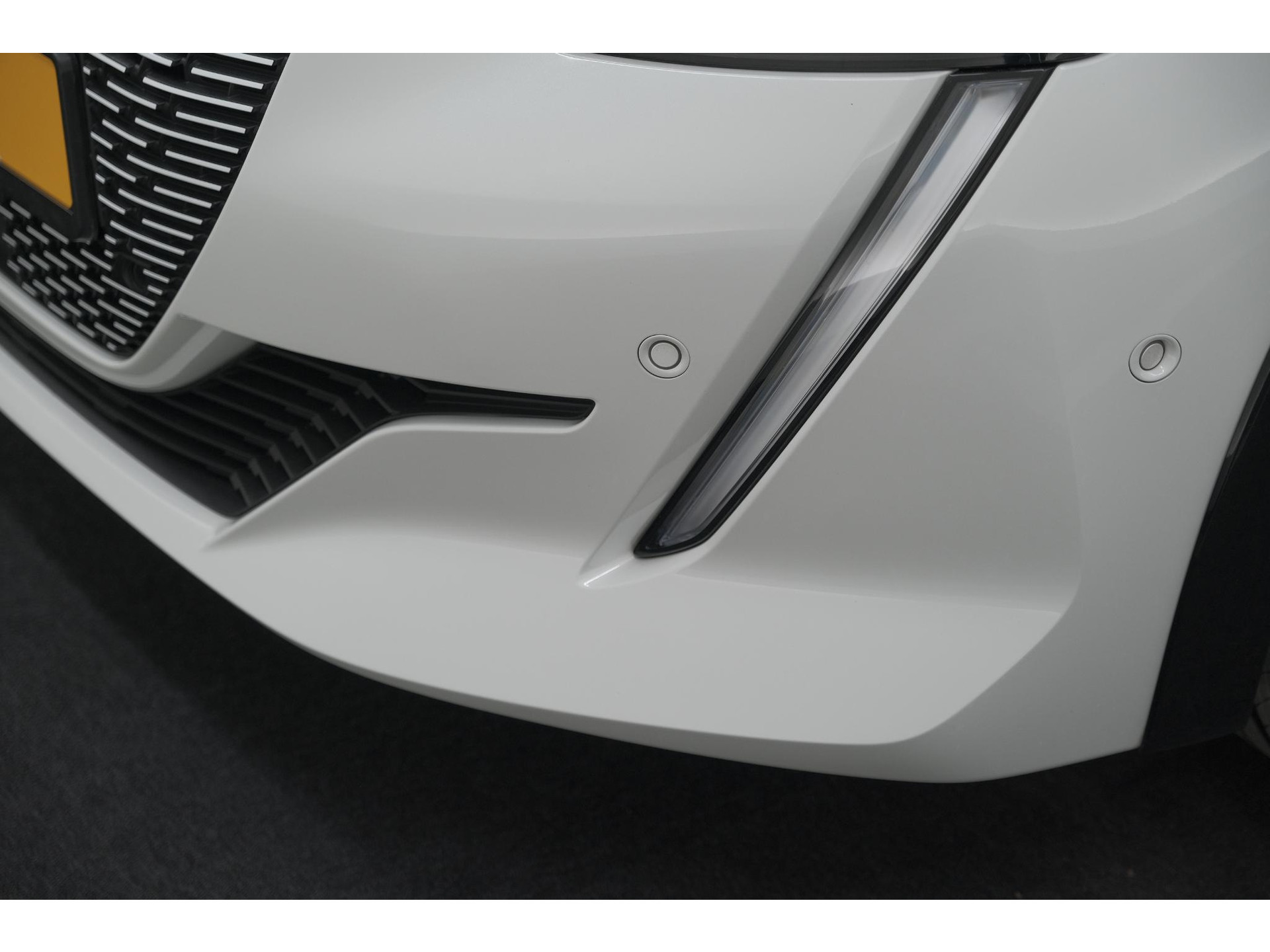 Peugeot e-208 EV GT 50 kWh | 93,7% SOH | Black Pack | Dodehoekdetectie | Camera | Apple Carplay