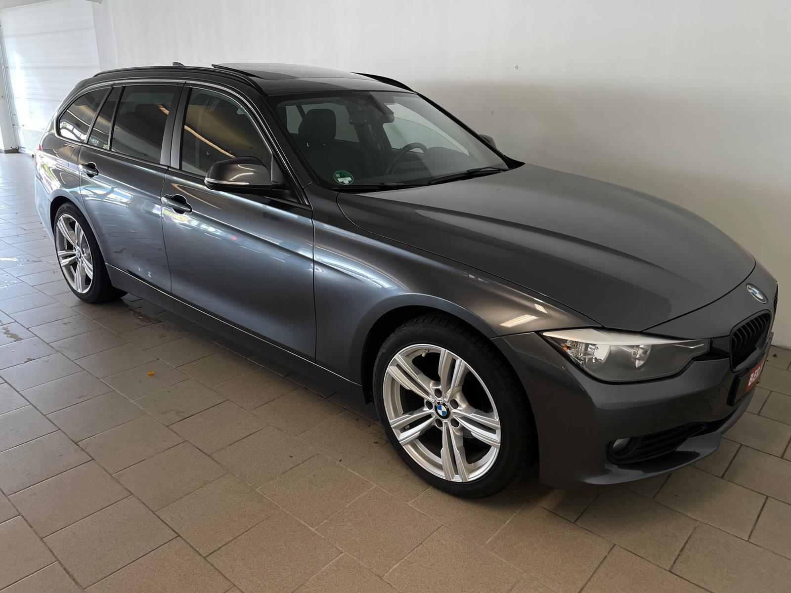 BMW 3-serie Touring 318d xDrive Executive PANORAMADAK AIRCO NAVI CRUISE BLUEOOTH ELEK RAMEN CENT VERG KEURIGE AUTO