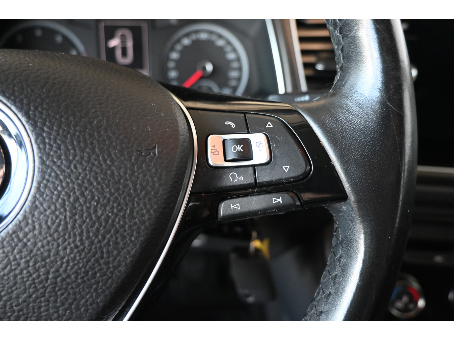 Volkswagen T-Roc 1.0 TSI Style Clima Adaptieve cruise Navigatie PDC Licht metaal Inruil mogelijk