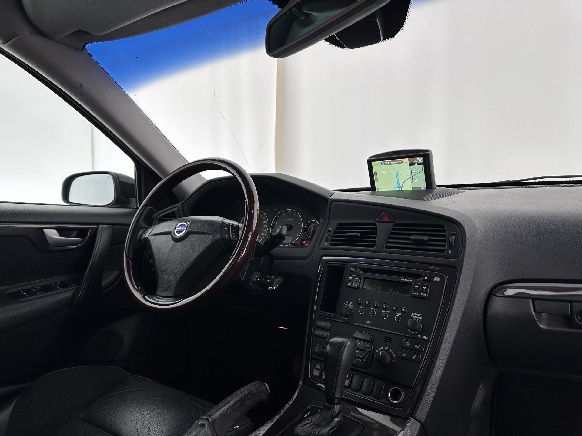 Volvo S60 2.4 D5 Momentum Aut.*NAVI-FULLMAP | LEATHER-FABRIC | ECC | CRUISE | PDC | TOWBAR | HEATED-COMFORTSEATS | 17"ALU*