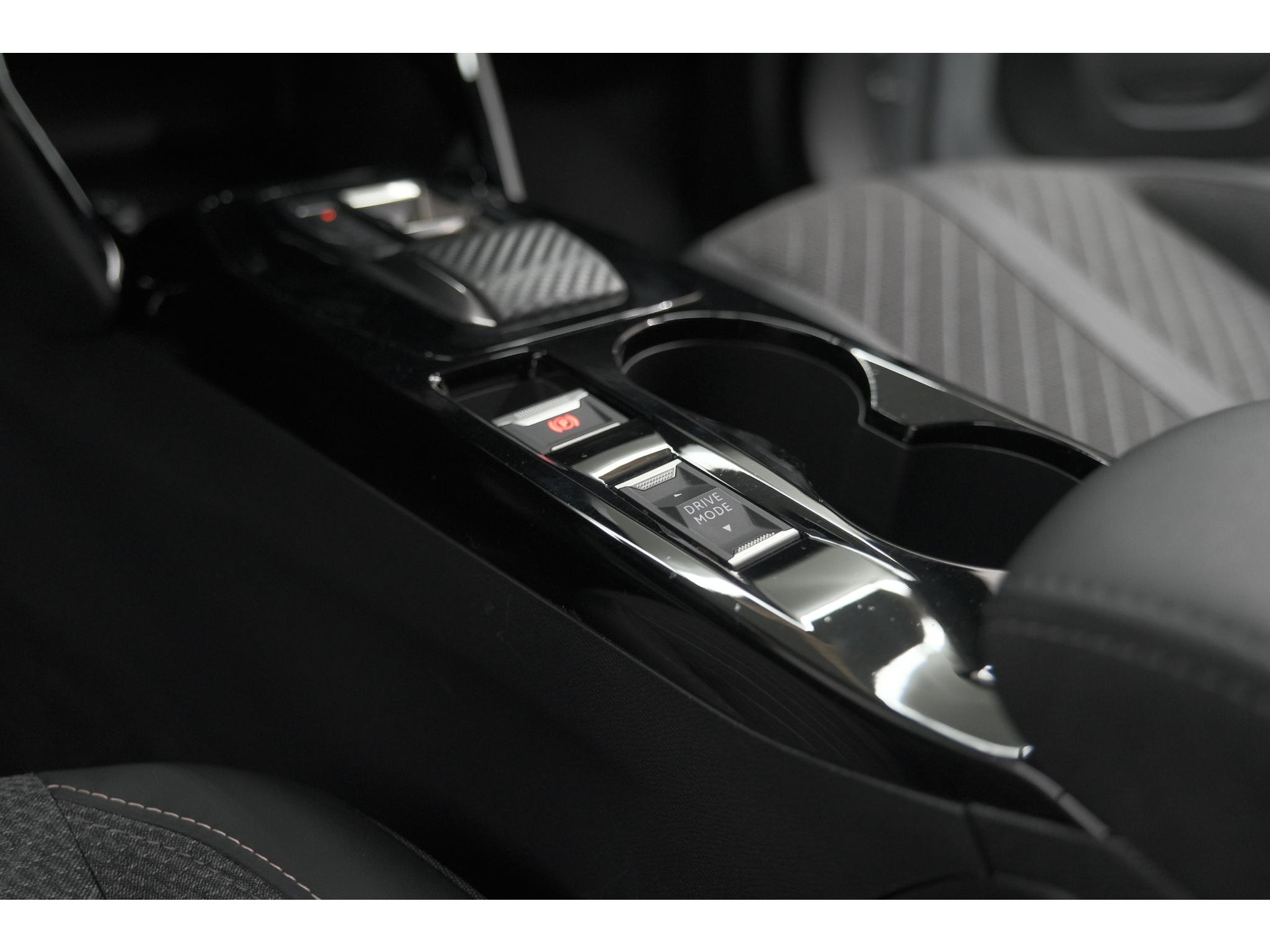 Peugeot 2008 PureTech 130 EAT8 Allure | Allseason banden | 360 Camera | Dodehoekdetectie | Apple Carplay | Stoelverwarming