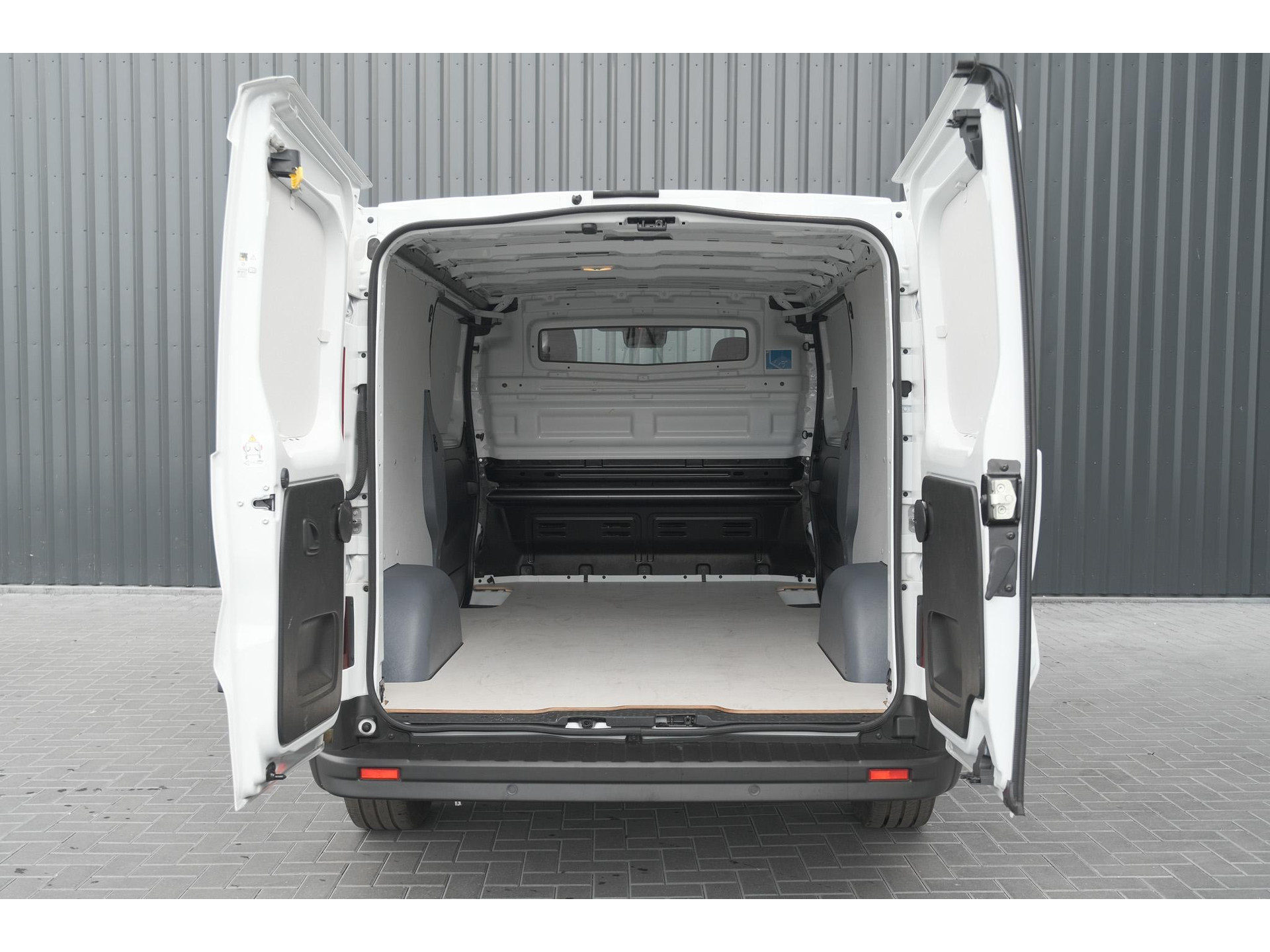 Renault Trafic E-Tech T29 L1H1 Advance 52 kWh | Laadruimte-pakket | Parkeerpakket | 3 fase lader | Camera