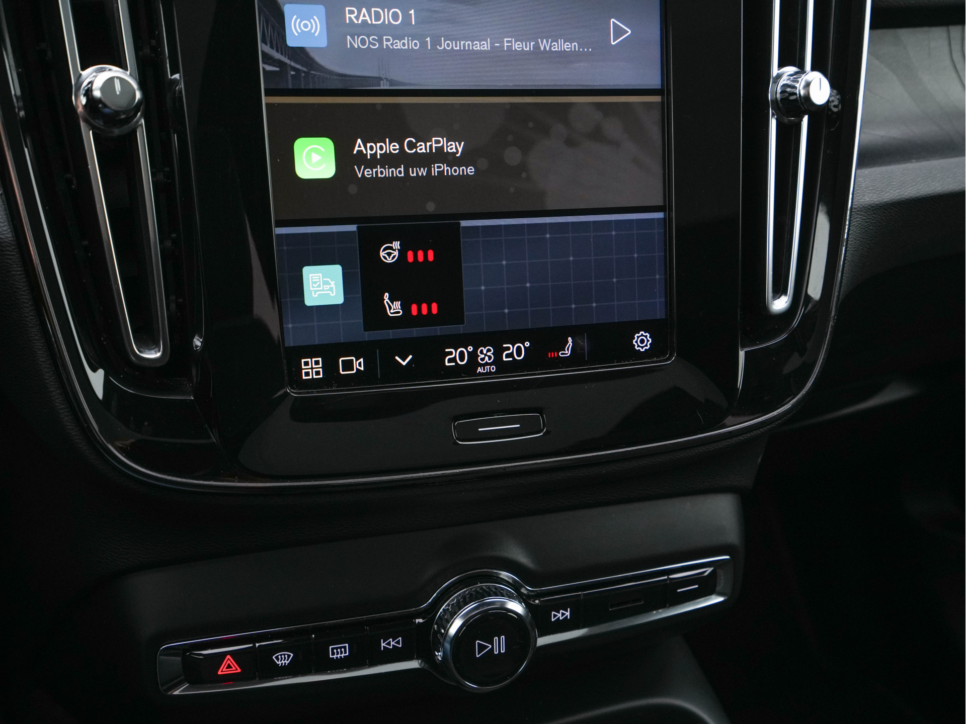 Volvo C40 Recharge Twin Intro Edition 78 kWh AWD [ 3-Fase ] {SOH-87%} (INCL-BTW) Aut. *HEATPUMP | PANO | LEATHER-ALCANTARA | DIGI-COCKPIT | FULL-LED | HARMAN/KARDON | TOPVIEW | NAVI-FULLMAP | ECC | PDC | KEYLESS | HEATED-SPORTSEATS | TOWBAR | PRIVACY-GLAS