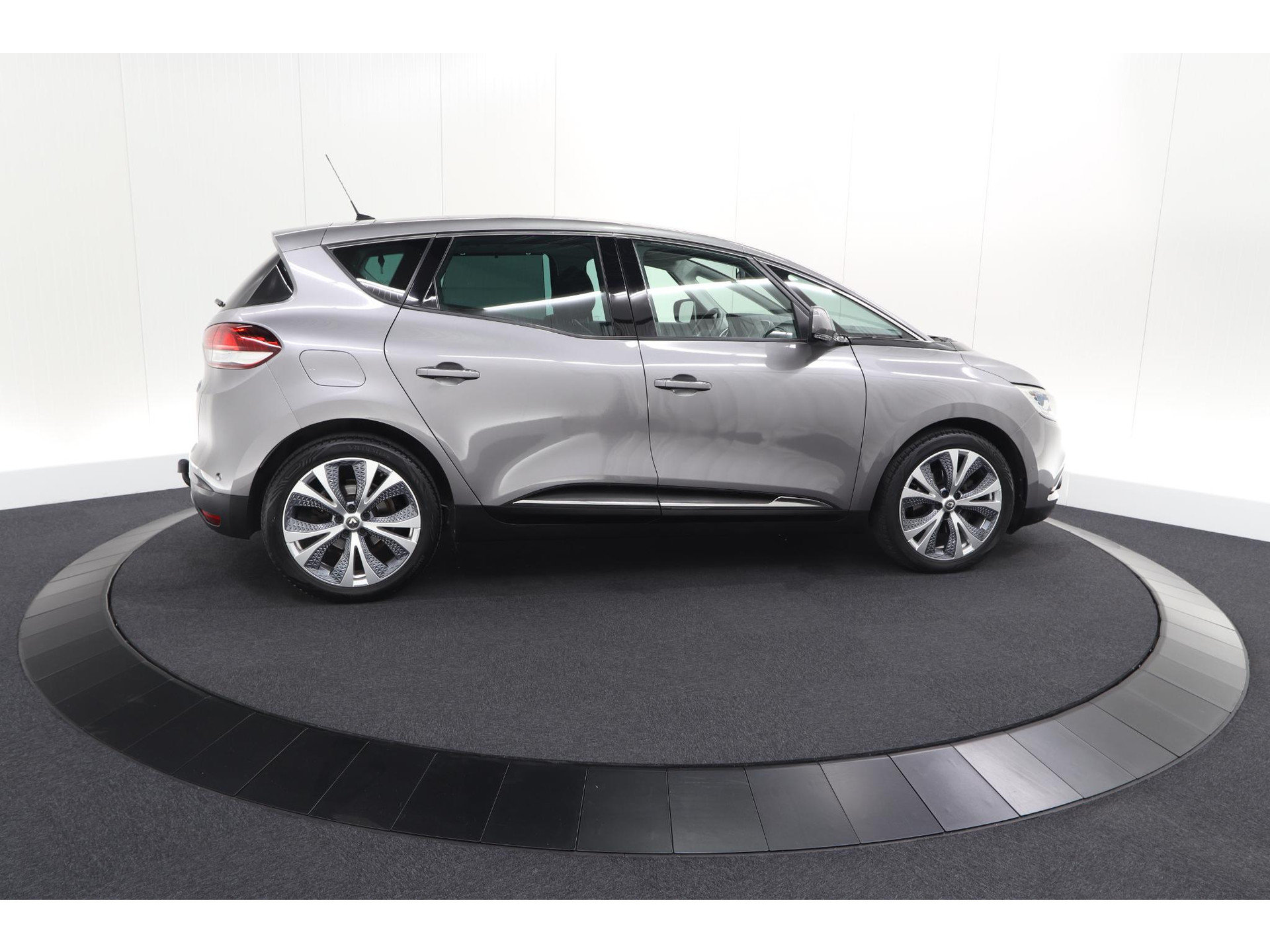 Renault Scénic TCe 130 Intens | Trekhaak | Panoramadak | Camera | Apple Carplay | Dodehoekdetectie