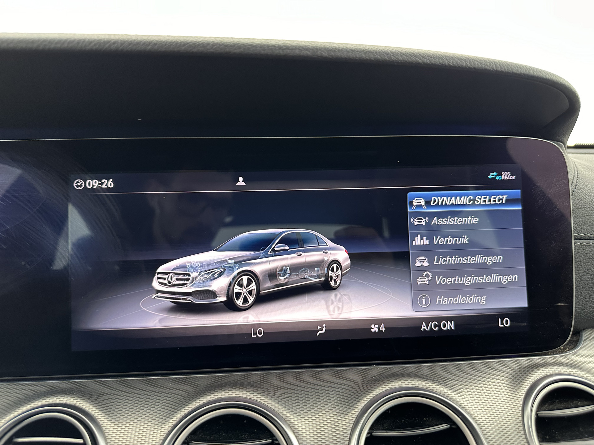 Mercedes-Benz E-klasse 220 d AMG-Line (INCL-BTW ) Aut. *PANO | FULL-LED | LEATHER-MICROFIBRE | WIDE-SCREEN-DIGI-COCKPIT | NAVI-FULLMAP | AMBIENT-LIGHT | HEATED-SPORTSEATS | ECC | SHIFT-PADLLES | PDC | CRUISE | 19"ALU*