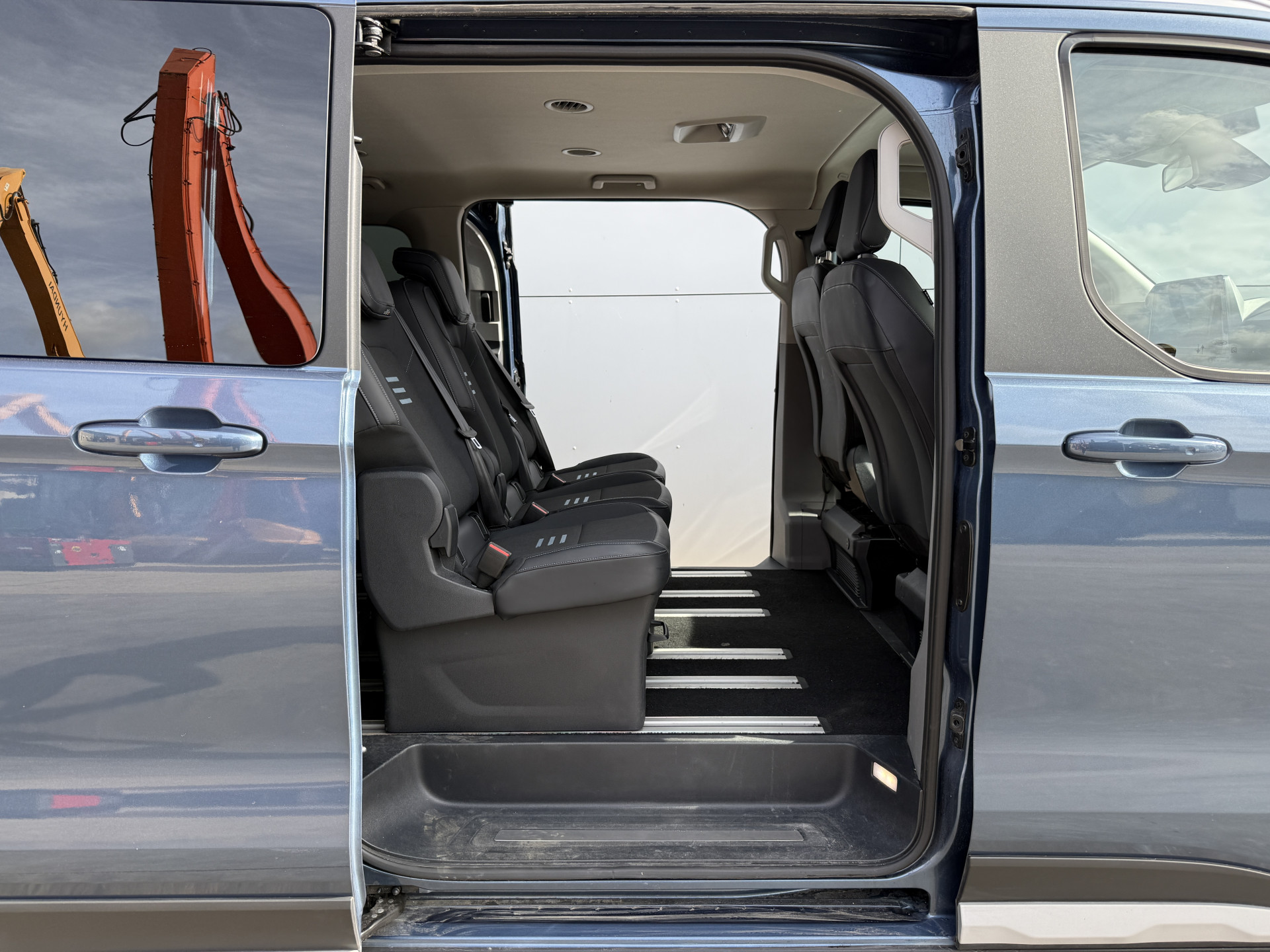 Ford Tourneo Custom 233PK PHEV Prijs Incl. BPM Excl. BTW Automaat 8-Personen Automaat LED B&O Audio Lichtmetalen Velgen PDC Carplay Camera Parkeersensoren Cruise Control