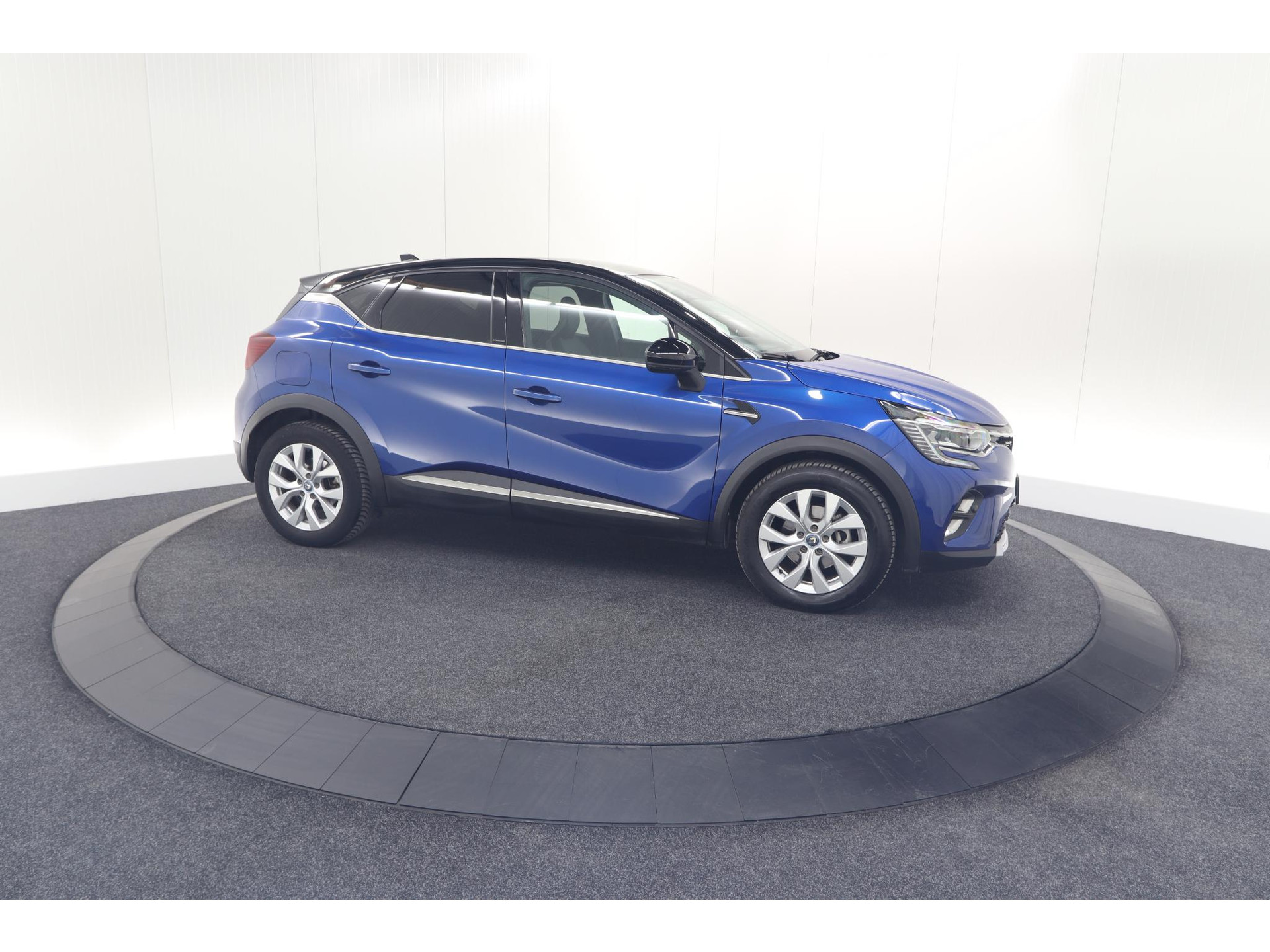 Renault Captur 1.6 E-Tech Plug-in Hybrid 160 Intens | Allseason Banden | Camera | 9.3 Inch Grootscherm | Apple Carplay