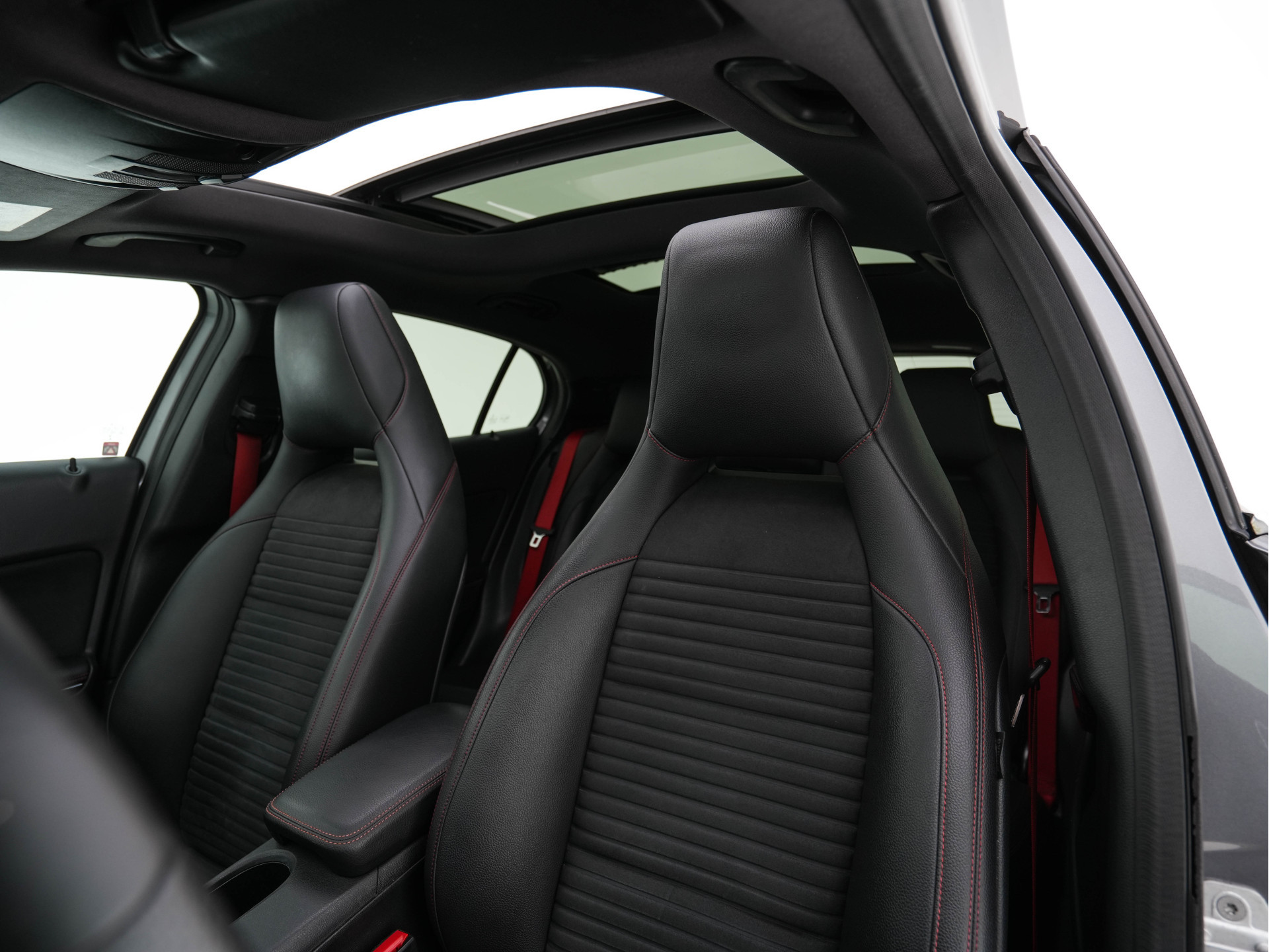 Mercedes-Benz GLA-klasse AMG 45 4MATIC *PANO | XENON | LEATHER-ALCANTARA | MEMORY-PACK | HARMAN/KARDON-AUDIO | KEYLESS |  CAMERA | SPORT-SEATS | HEATED-SEATS | NAVI-FULLMAP | SHIFT-PADDLES  | ECC | PDC | CRUISE | 20''ALU*