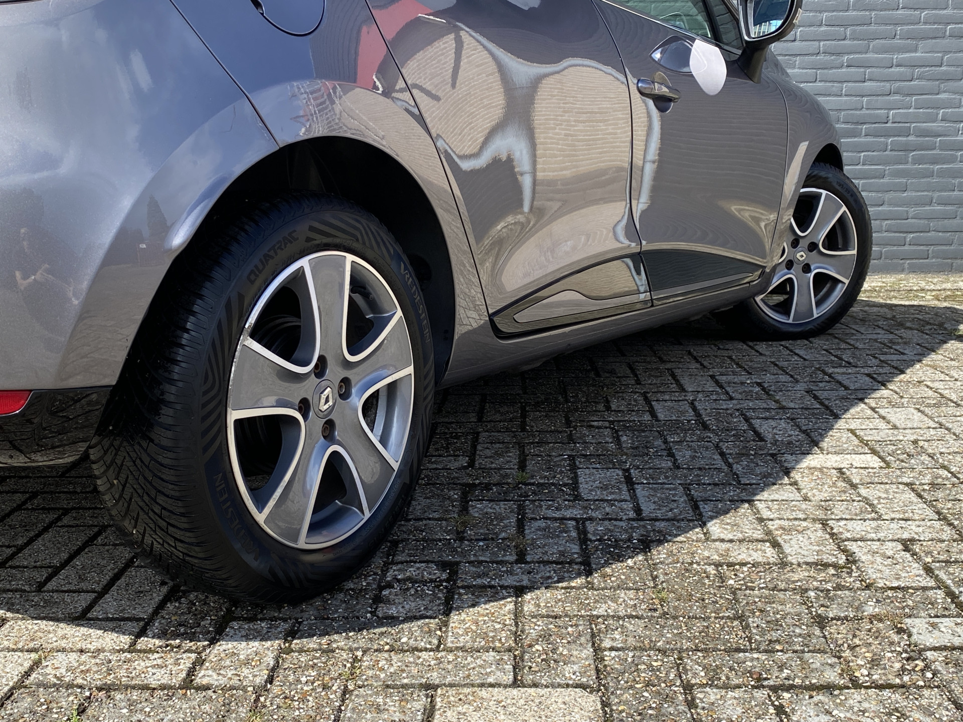 Renault Clio 0.9 TCe ECO Night&Day 90 pk | dealer onderh. | navigatie | cruise control | parkeersensor | privacy glas | airco | NL auto