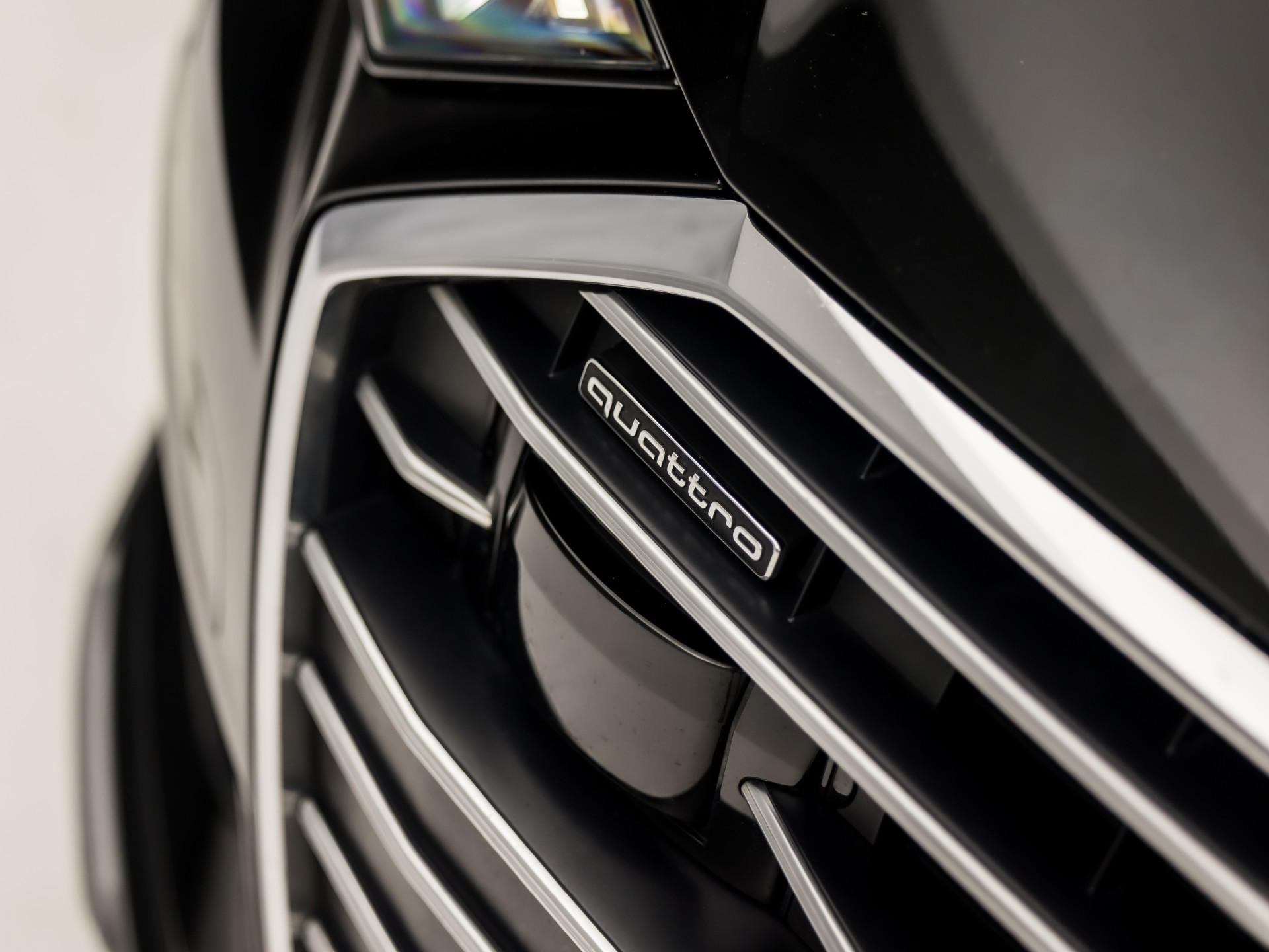 Audi A6 Avant 55 TFSI e quattro S-Line Competition 368Pk Automaat (2X S-LINE, APPLE CARPLAY, SPORTZETELS, NAPPA LEDER, MEMORY SEATS, CAMERA, ADAPTIVE CRUISE, ELEK ACHTERKLEP, STOELVERWARMING ACHTER, NIEUWSTAAT)