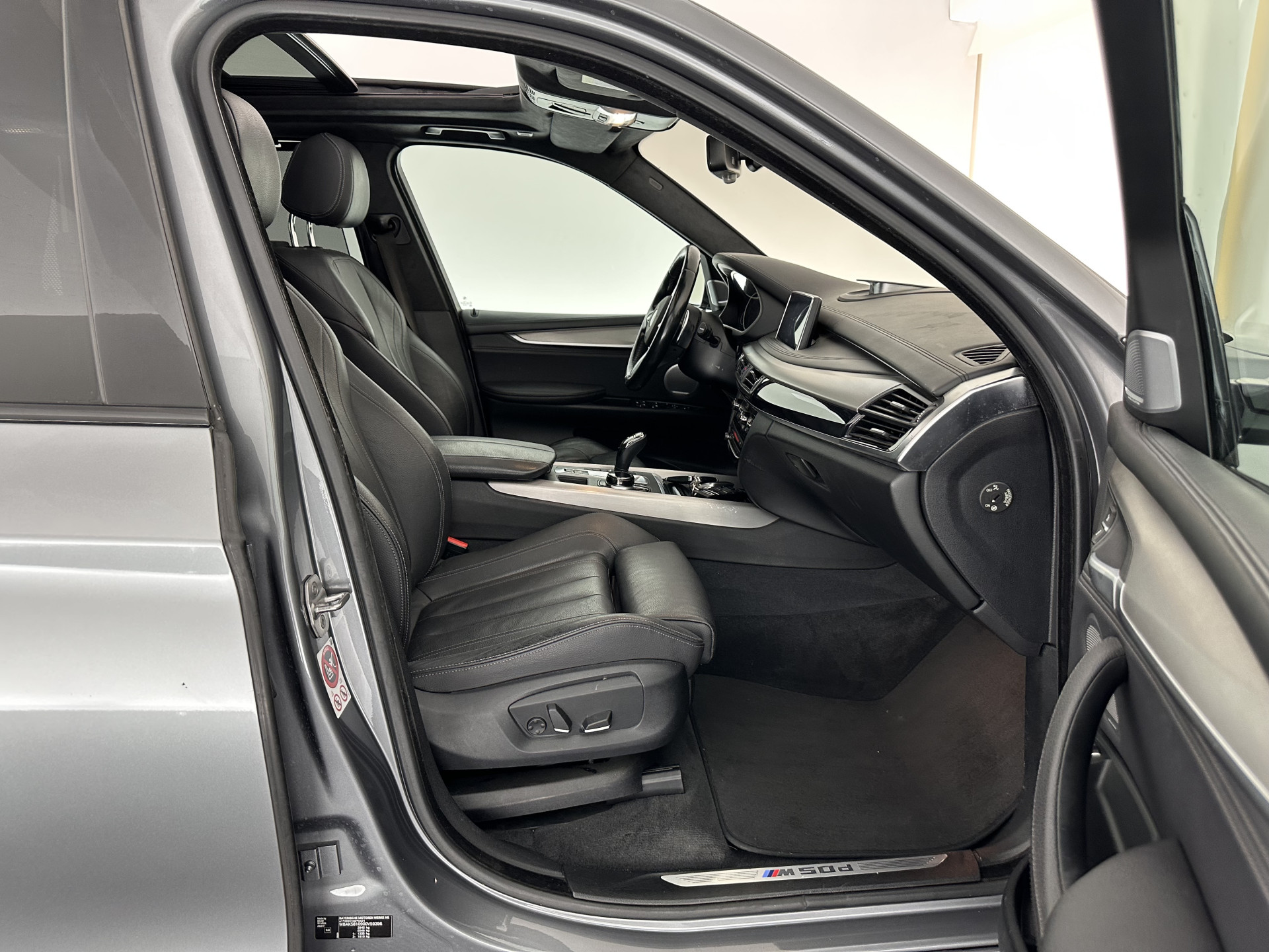 BMW X5 M50d M-Sportpack Aut. *PANO | HEAD-UP | LUXURY-LEATHER | ADAPTIVE-CRUISE | SOFT-CLOSE | BANG&OLUFSEN | TOP-VIEW | BLINDSPOT | NIGHT-VISION | MEMORY-PACK | DIGI-COCKPIT | HEATED-COMFORTSEATS | NAVI-FULLMAP |