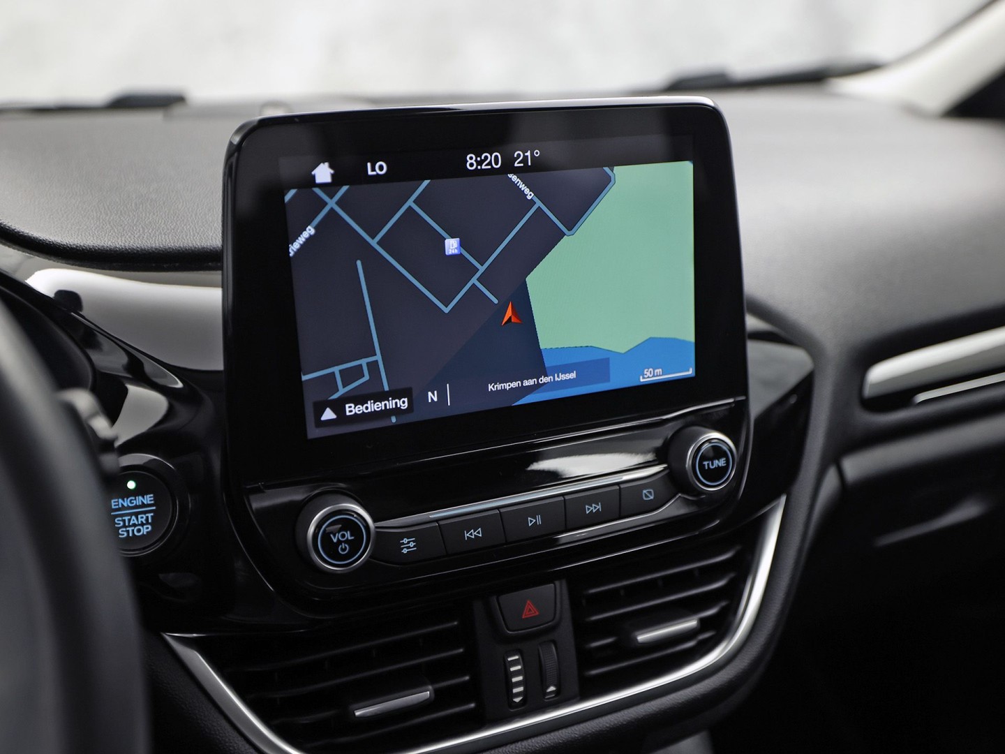 Ford Fiesta 1.0 EcoBoost Titanium (APPLE CARPLAY, GROOT NAVI, CLIMATE, CAMERA, KEYLESS, SPORTSTOELEN, ADAPTIVE CRUISE, LM VELGEN, NIEUWSTAAT)