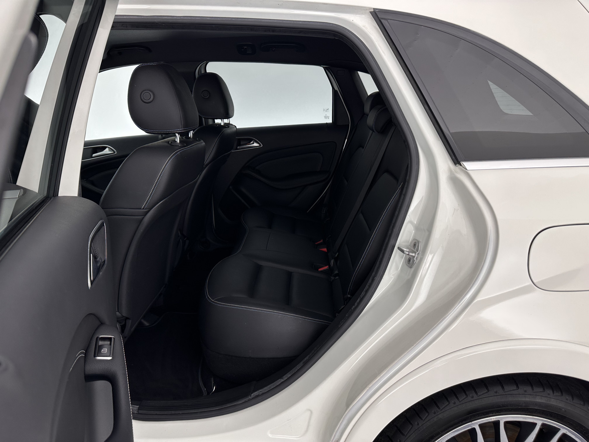 Mercedes-Benz B-klasse Electric Drive 28 kWh [ 3-Fase ] Aut.*LEATHER | XENON | NAVI-FULLMAP | HEATED-COMFORTSEATS | ECC | PDC | CRUISE | PRIVACY-GLASS | CARBON-INLAY | 18''ALU*