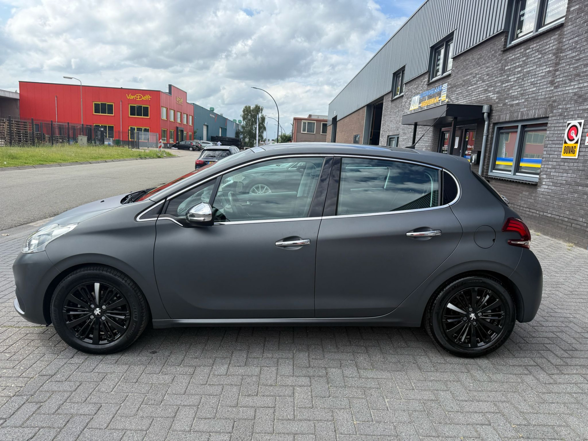 Peugeot 208 1.2 110PK Allure | 2E EIGENAAR | 3/6/12MND GARANTIE | PANO | DAB | CARPLAY | NAVI | CRUISE | JBL | AIRCO | TREKHAAK | MAT |