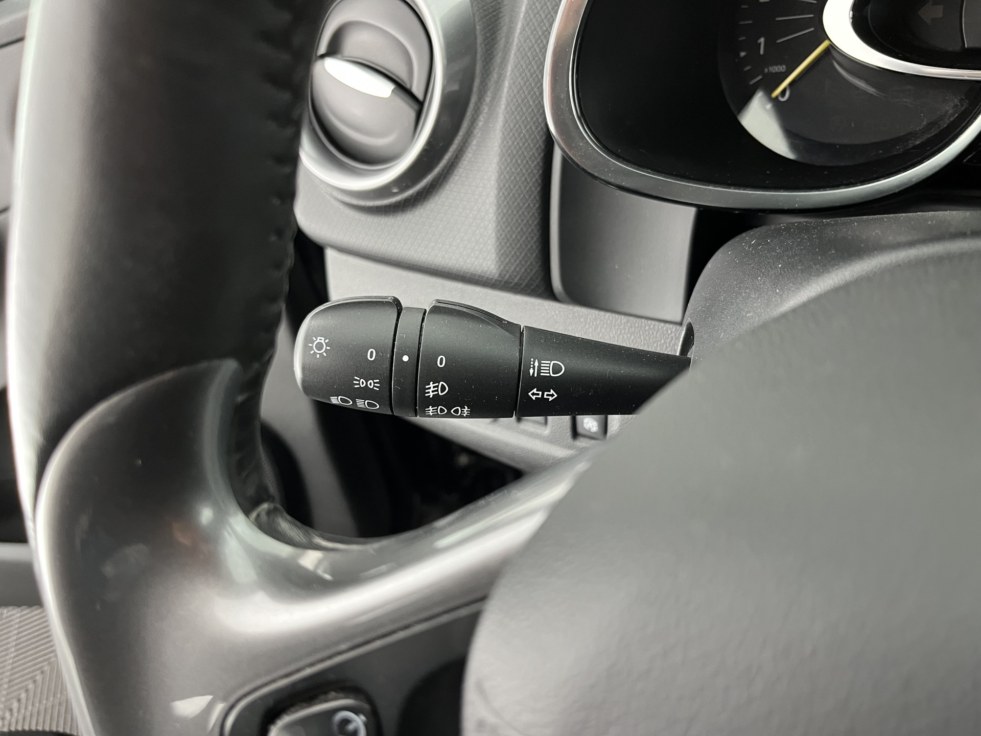 Renault Clio Estate 1.5 dCi ECO Dynamique *NAVI-FULLMAP | AIRCO | CRUISE | KEYLESS | COMFORTSEATS | BASS-REFLEX-AUDIO | PRIVACYGLASS | 16"ALU*