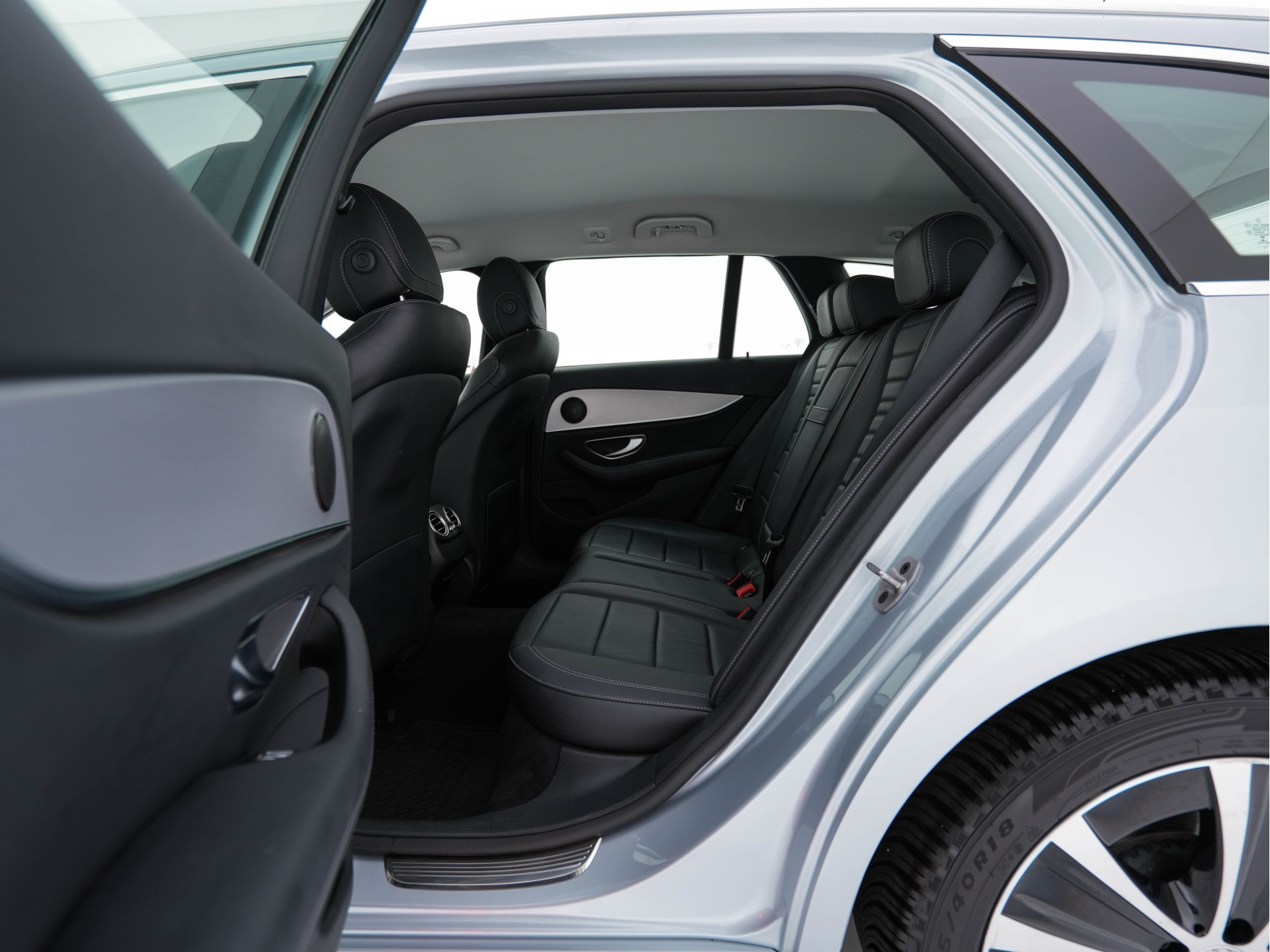 Mercedes-Benz E-klasse Estate 300 de Luxury Line ( Plug-in ) (INCL-BTW) Aut. *LUXURY-LEATHER | FULL-LED | WIDE-SCREEN-DIGICOCKPIT | BLIND-SPOT | AMBIENT-LIGHT | HEATED-SPORTSEATS | CAMERA | DAB+ | NAVI-FULLMAP | PDC | ADAPTIVE-CRUISE | ECC | 18''ALU*