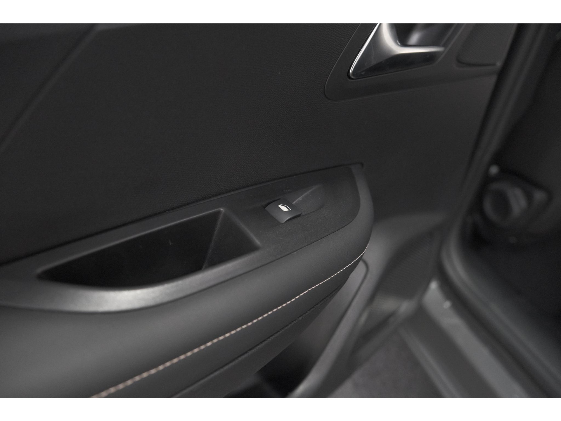 Peugeot 2008 PureTech 130 EAT8 Allure | 360 Camera | Adaptieve Cruise Control | Navigatie