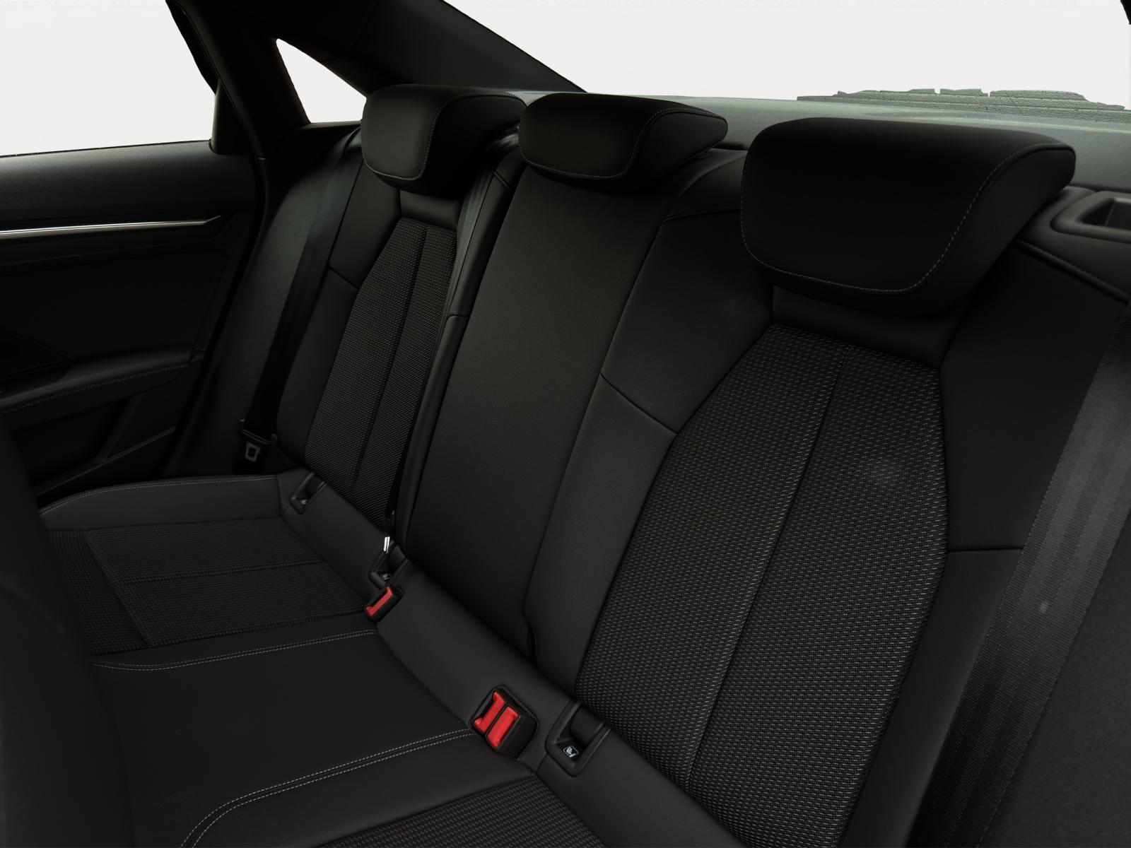 Audi A3 Limousine 35 TFSI 150PK 2X S-Line *NL-AUTO*