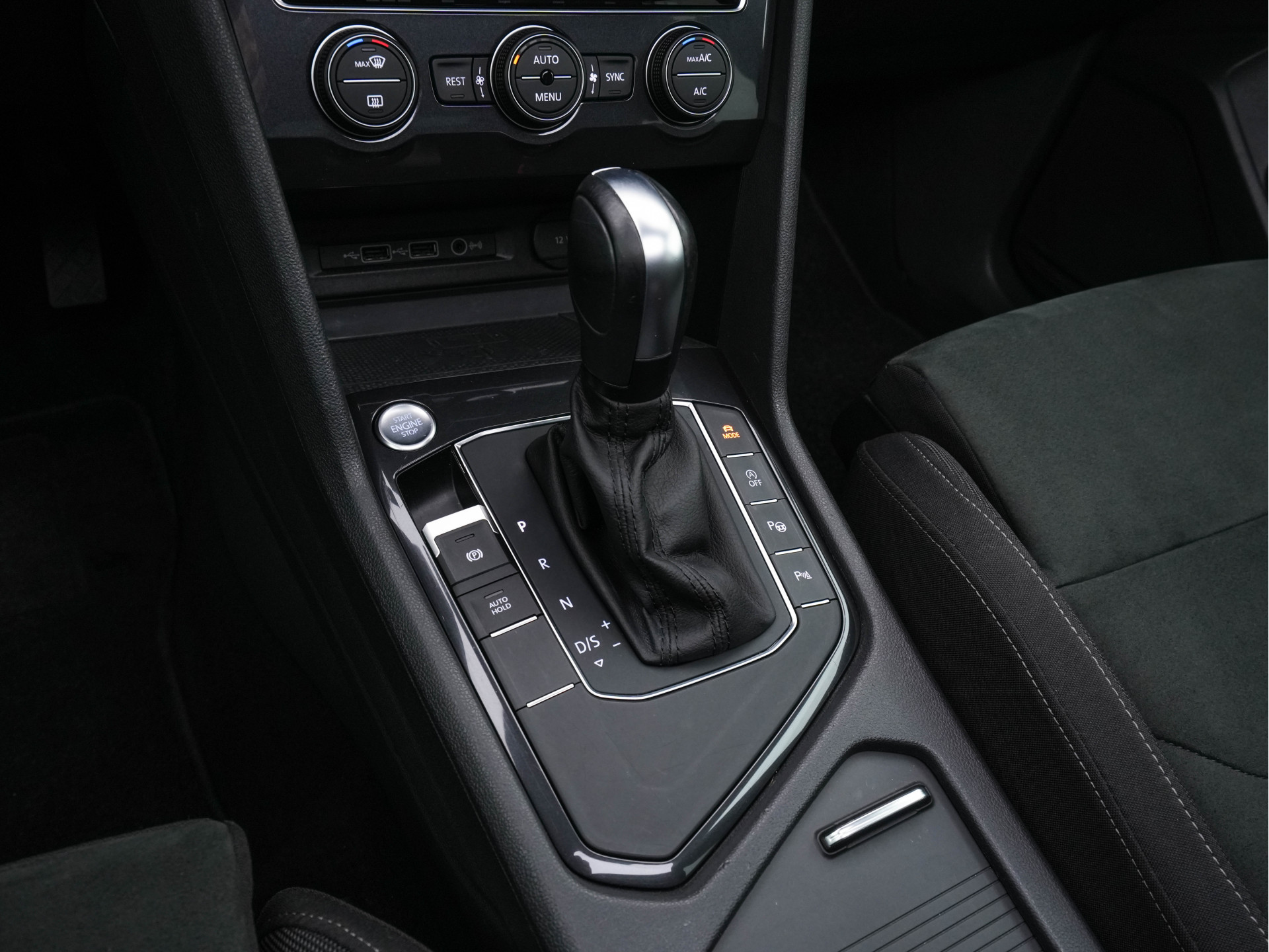 Volkswagen Tiguan Allspace 1.5 TSI R-Line Highline Business [ 7-Pers. ] Aut. *PANO | ARTVELOURS | FULL-LED | DIGI-COCKPIT | KEYLESS | ADAPTIVE-CRUISE | CAMERA | SHIFTPADDLES | CARPLAY | DAB+ | HEATED-COMFORTSEATS | NAVI-FULLMAP | PRIVACYGLASS | 19''ALU*