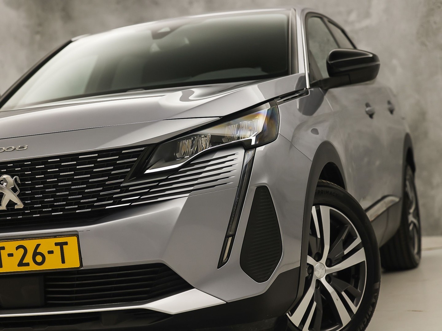 Peugeot 3008 1.6 HYbrid 225 Allure Sport 225Pk Automaat (APPLE CARPLAY, GROOT NAVI, 360 CAMERA, LEDER, SPORTSTOELEN, KEYLESS, GETINT GLAS, ZWART HEMEL, NIEUWSTAAT)