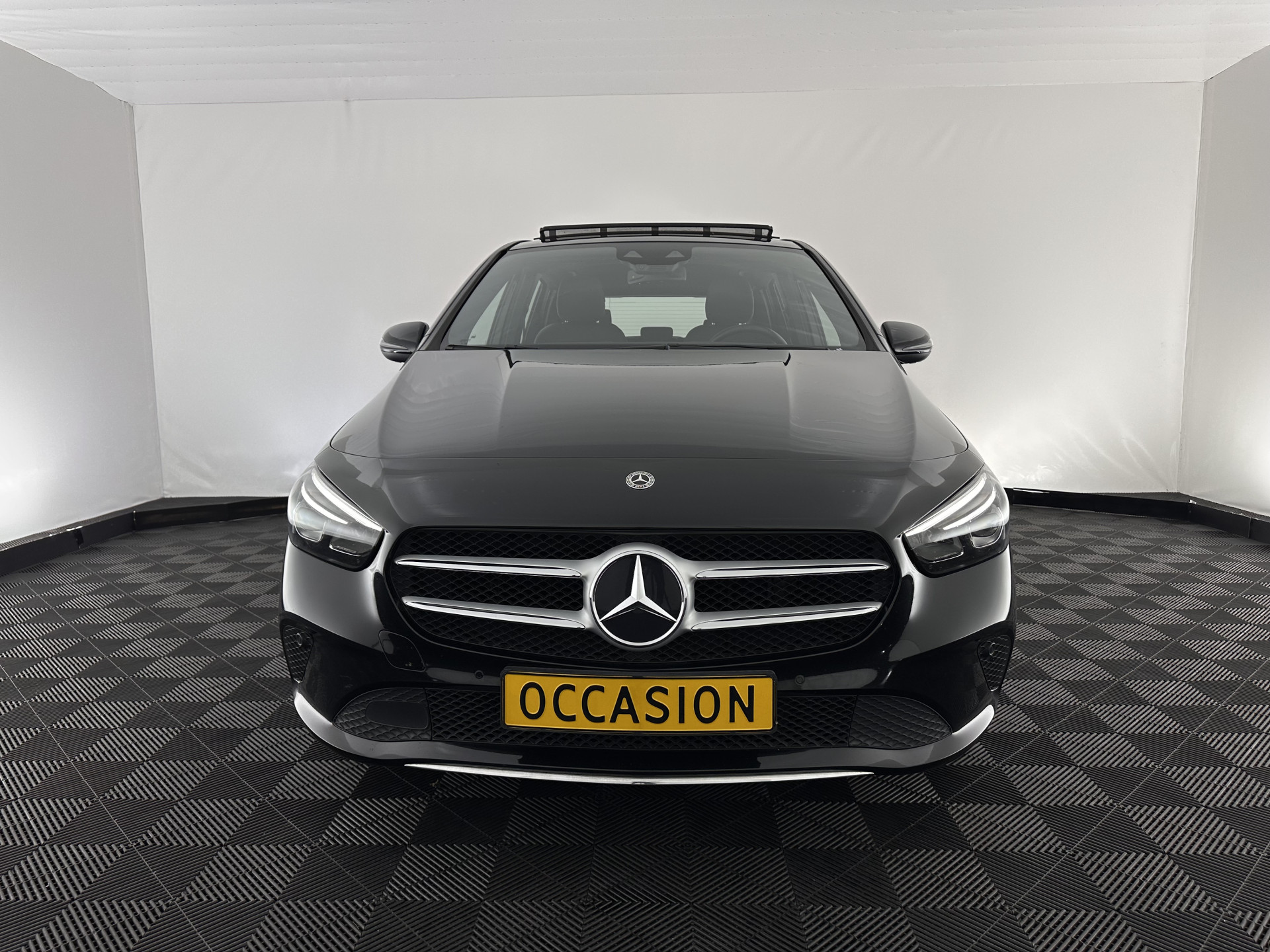 Mercedes-Benz B-klasse 180d Launch Edition Premium Plus (INCL-BTW) Aut. *PANO | LEATHER-MICROFIBRE | KEYLESS |  FULL-LED | WIDESCREEN-DIGI-COCKPIT | CAMERA | COMFORTSEATS | NAVI-FULLMAP | ECC | CARPLAY | PDC | CRUISE | 17''ALU*