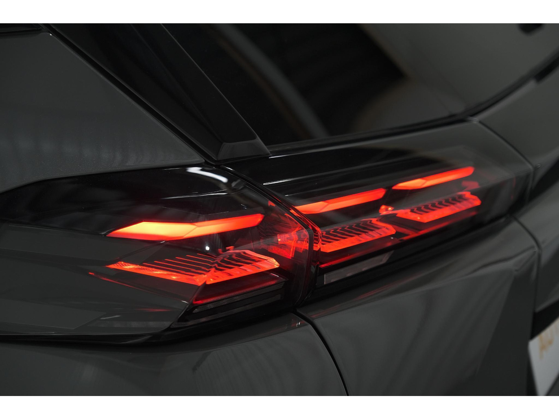 Peugeot 2008 PureTech 130 EAT8 GT | 360 Camera | Stoelmassage | Adaptieve Cruise Control | Dodehoekdetectie