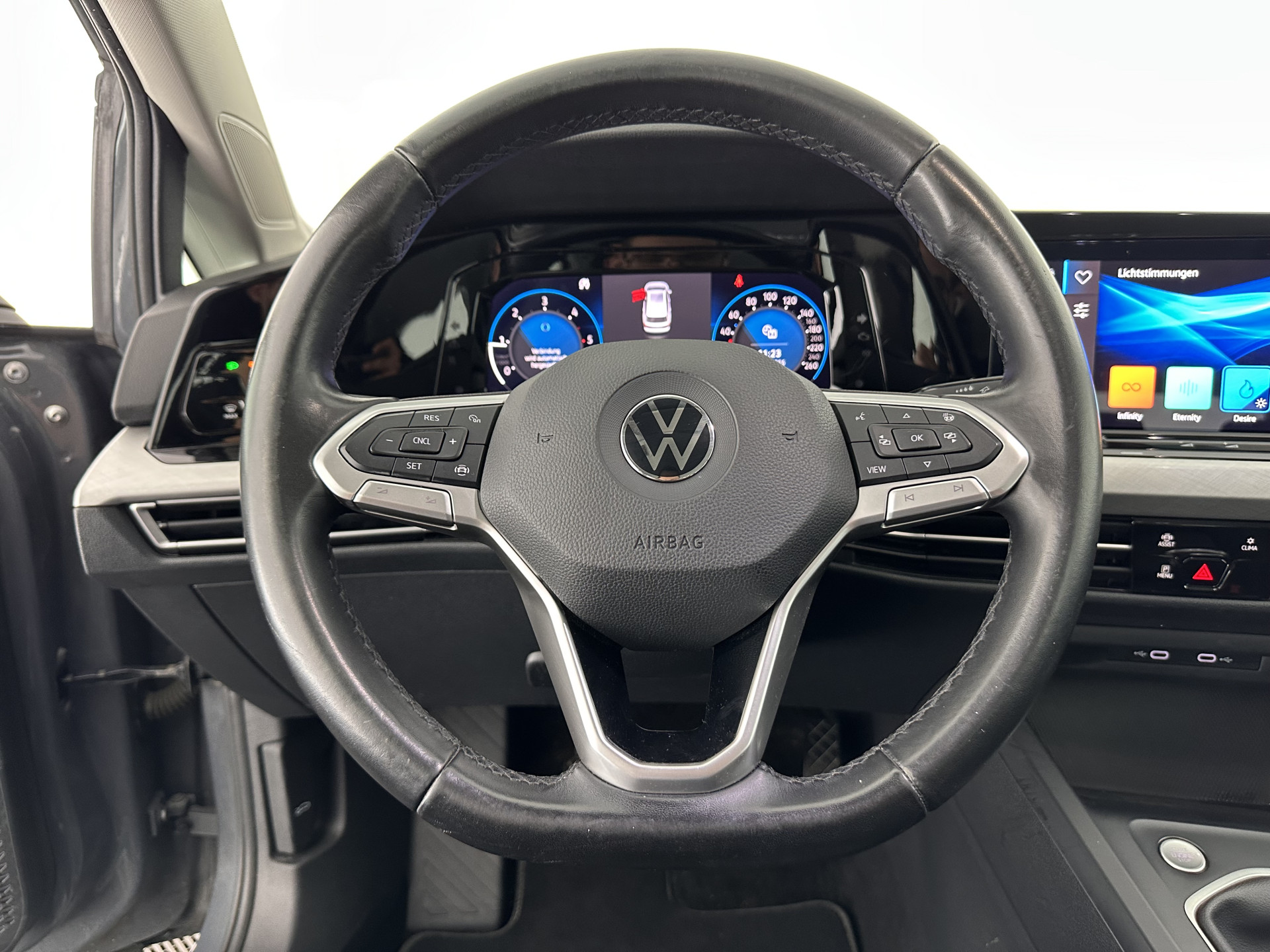 Volkswagen Golf Variant 2.0 TDI Life Business (INCL-BTW)  *FULL-LED | DIGI-COCKPIT | NAVI-FULLMAP | HEATED-COMFORTSEATS | KEYLESS | DAB+ | CARPLAY | ECC | AMBIENT-LIGHT | PDC | 16''ALU*
