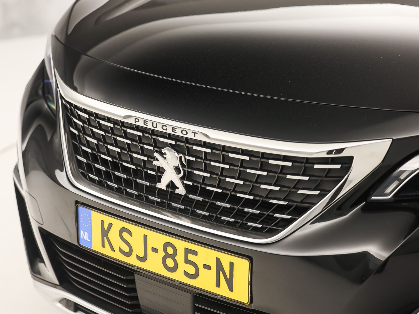 Peugeot 3008 1.2 PureTech GT Line (PANORAMADAK, APPLE CARPLAY, KEYLESS, 360 CAMERA, SPORTSTOELEN, GETINT GLAS, LED KOPLAMPEN, DRIVE MODE, NIEUWSTAAT)