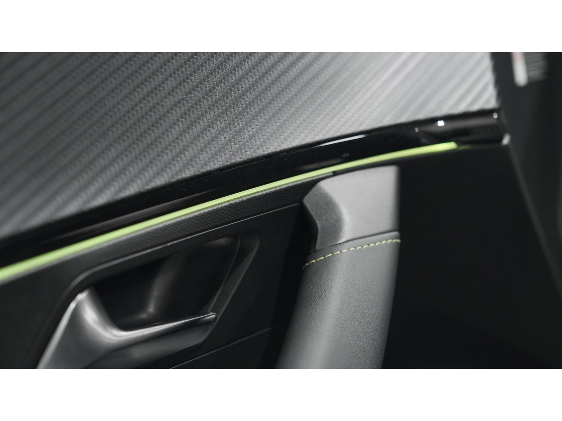 Peugeot 2008 PureTech 130 EAT8 GT | 360 Camera | Adaptieve Cruise Control | Dodehoekdetectie | Apple Carplay