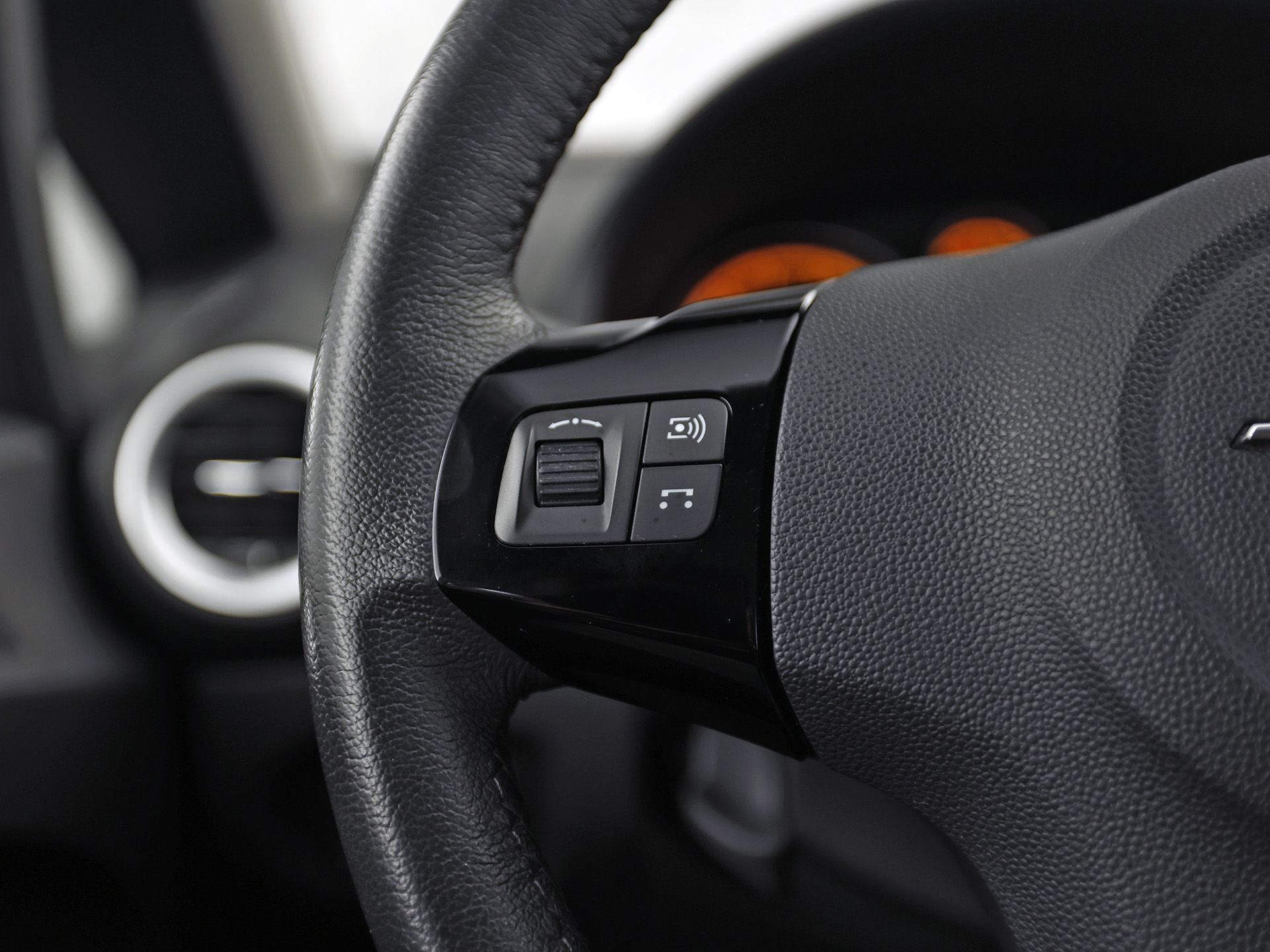 Opel Corsa 1.2-16V Sport (5 DEURS, NAVIGATIE, LM VELGEN, SPORTSTOELEN, ELEK RAMEN, TREKHAAK, NIEUWSTAAT)