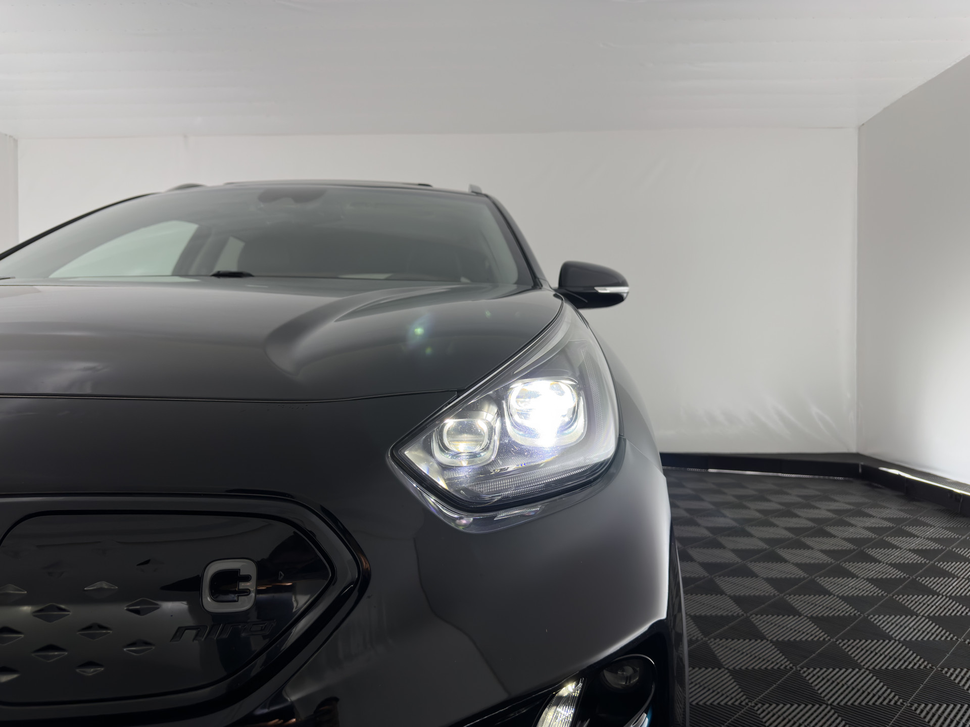 Kia e-Niro ExecutiveLine 64 kWh [ 3-Fase ] {SOH-100%} (INCL-BTW) Aut. *PANO | LEATHER | JBL-AUDIO | FULL-LED | NAVI-FULLMAP | DAB | ADAPTIVE-CRUISE | CAMERA | MEMORY-PACK | LANE-ASSIST | CCS-FASTLOADER | KEYLESS | DIGI-COCKPIT | 17"ALU*