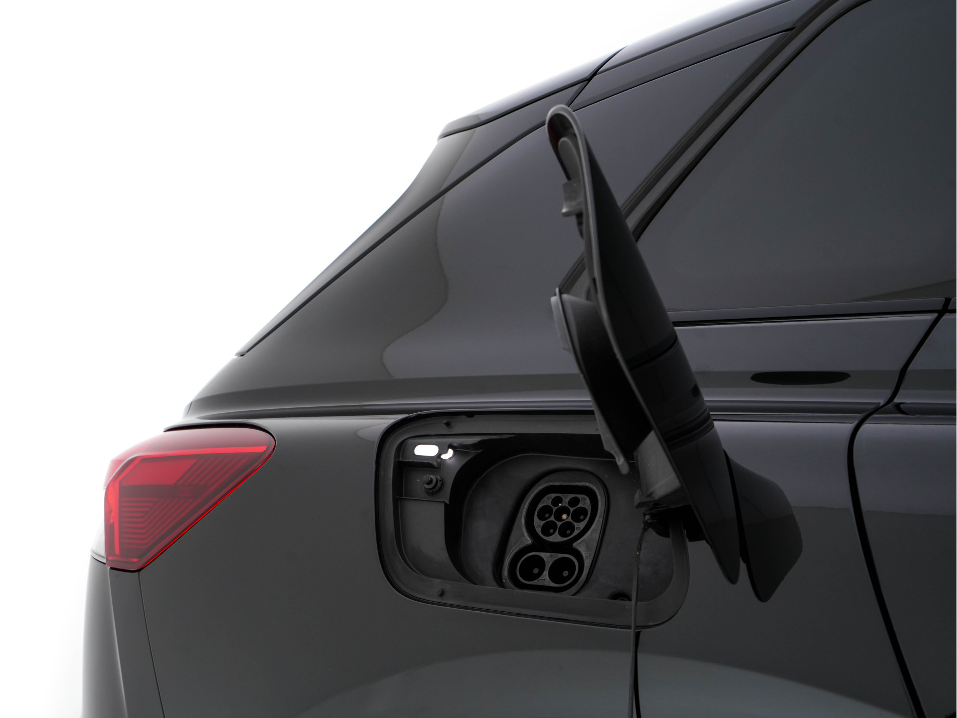 Audi Q4 e-tron 40 Launch edition Advanced Plus 77 kWh (3-Fase-11 kW) {SOH-93%} (INCL-BTW) *HEATPUMP | ADAPT-CRUISE | MATRIX-LED | NAVI-FULLMAP | KEYLESS | CAMERA | DIGI-COCKPIT | DAB | AMBIENT-LIGHT | HEATED-SPORTSEATS | SHIFT-PADDLES | PRIVACY-GLASS | 19