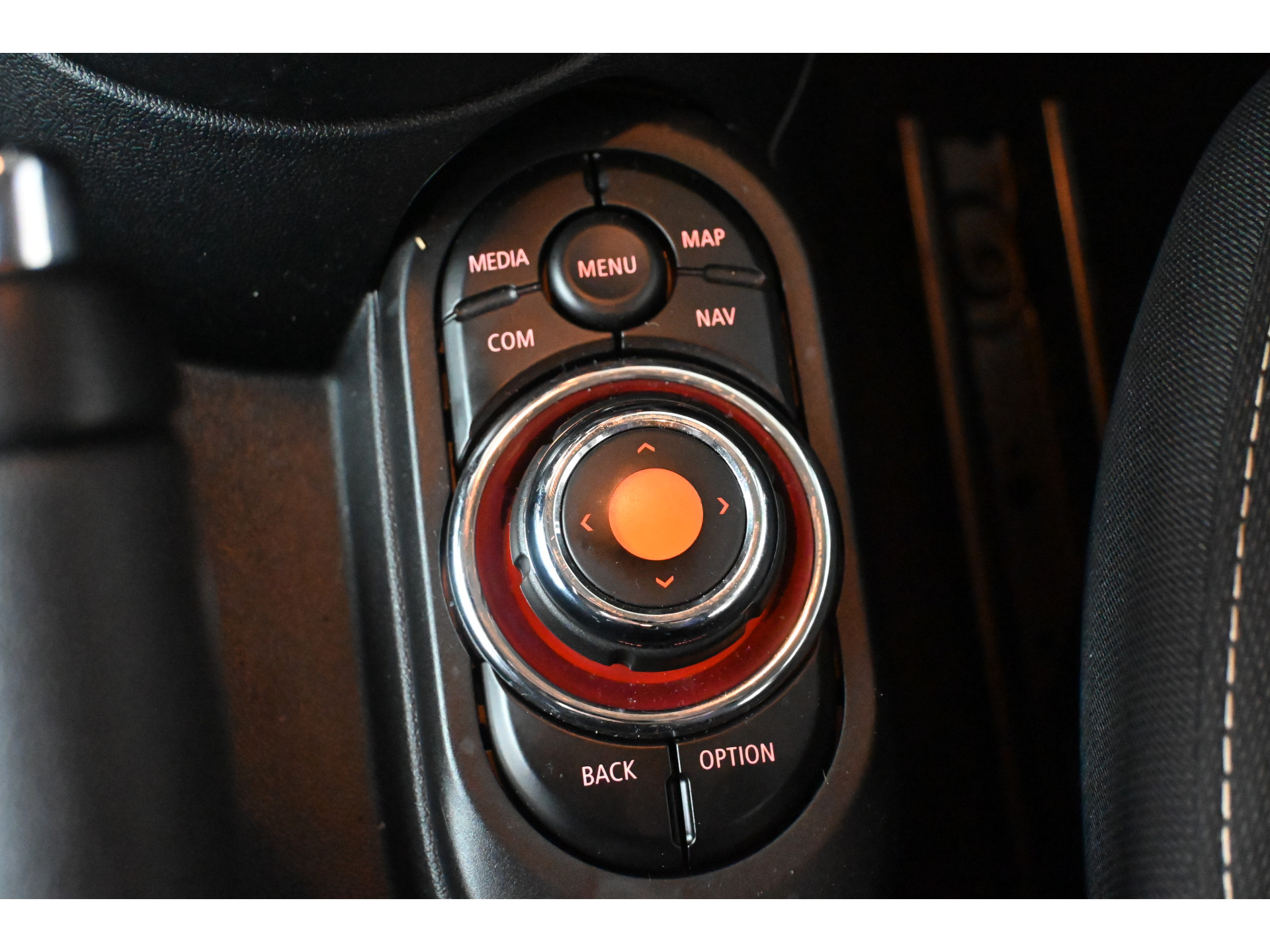 MINI Mini 1.5 Cooper Airco Navigatie LED Cruise Control Direct Leverbaar! Rijklaarprijs Inruil Mogelijk!