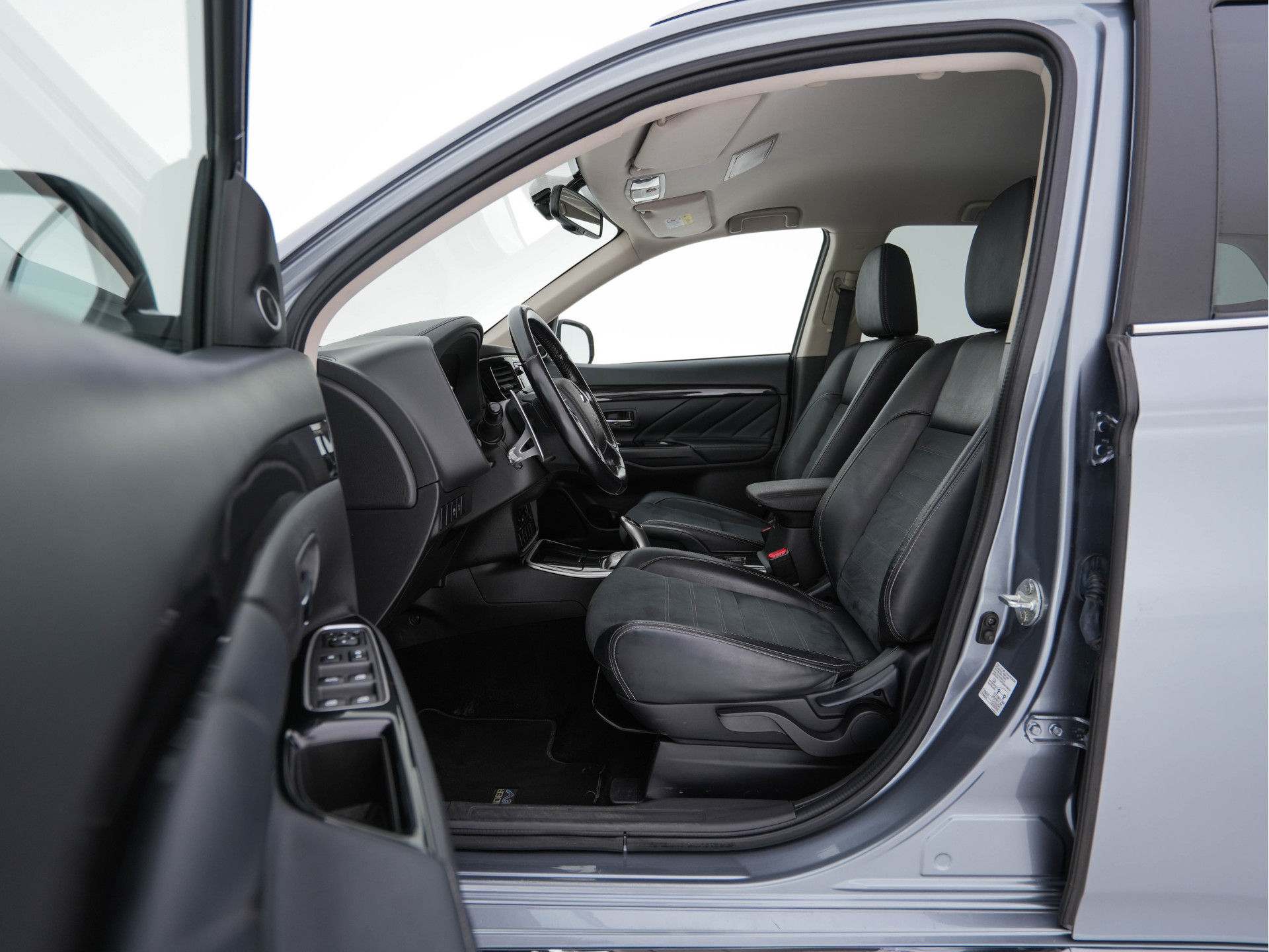 Mitsubishi Outlander 2.0 PHEV Executive Edition AWD Aut.  *LEATHER-MICROFIBRE | ROCKFORD-AUDIO | LED-LIGHTS | NAVI-FULLMAP | KEYLESS | CAMERA | HEATED-COMFORTSEATS | ECC | SHIFT-PADDLES | PDC | CRUISE | PRIVACY-GLASS | DAB | TOWBAR | 18''ALU *