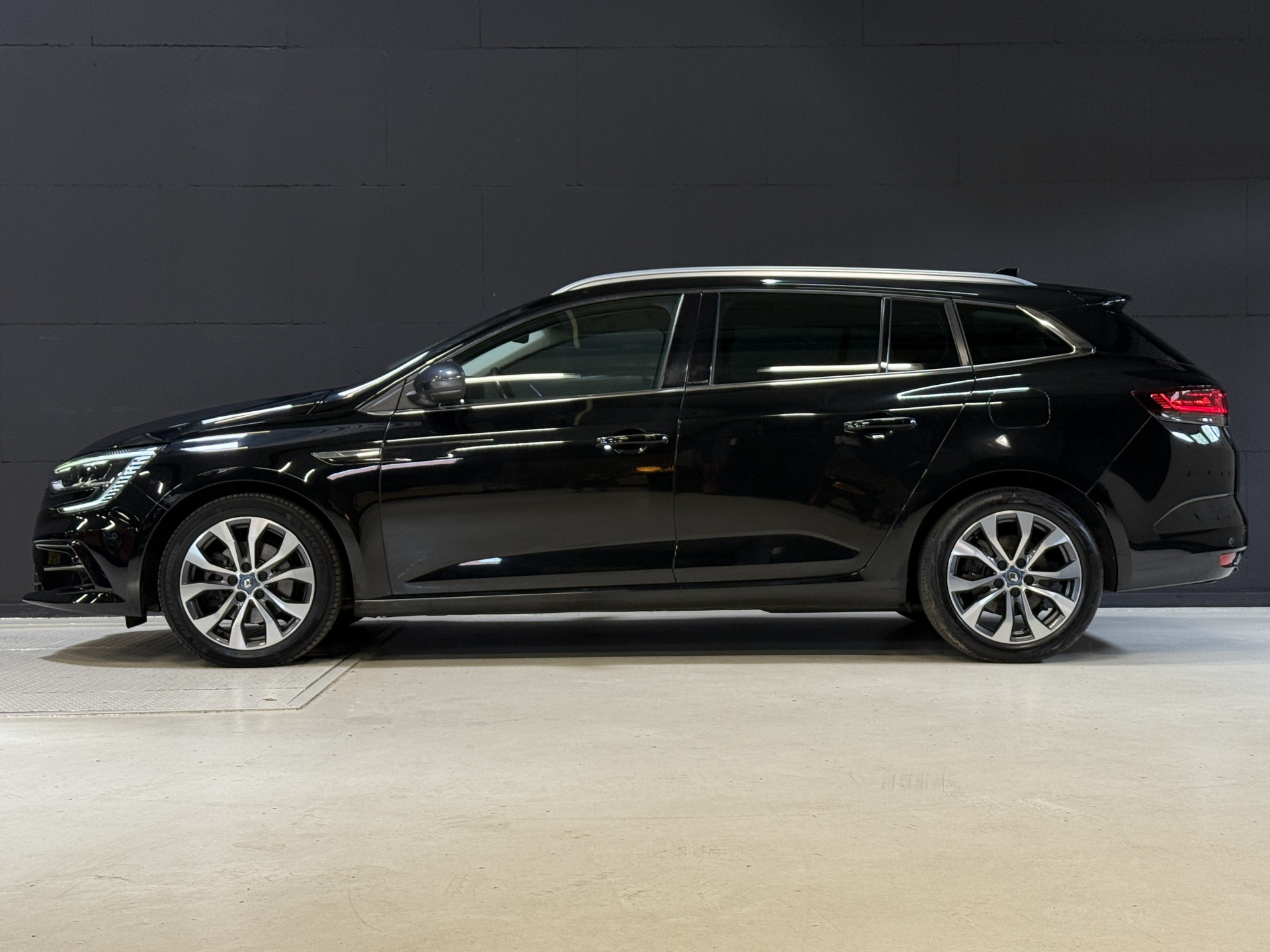Renault Mégane Estate 1.6 E-Tech Plug-In Hybrid 160 Business Edition One | Apple Carplay | Stoel/stuurverwarming | Full LED | Keyless