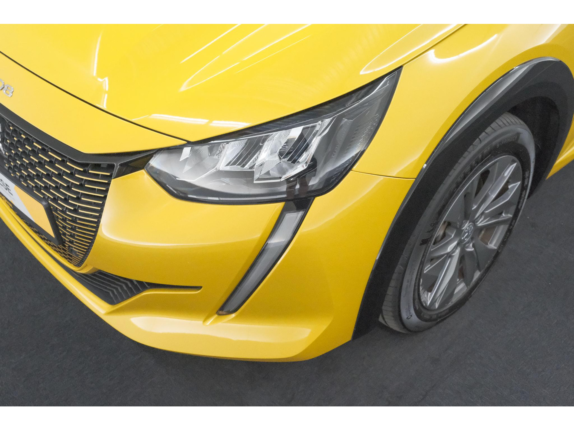 Peugeot e-208 EV Active Pack 50 kWh | 96,8% SOH | Navigatie | Parkeersensoren | Stoelverwarming