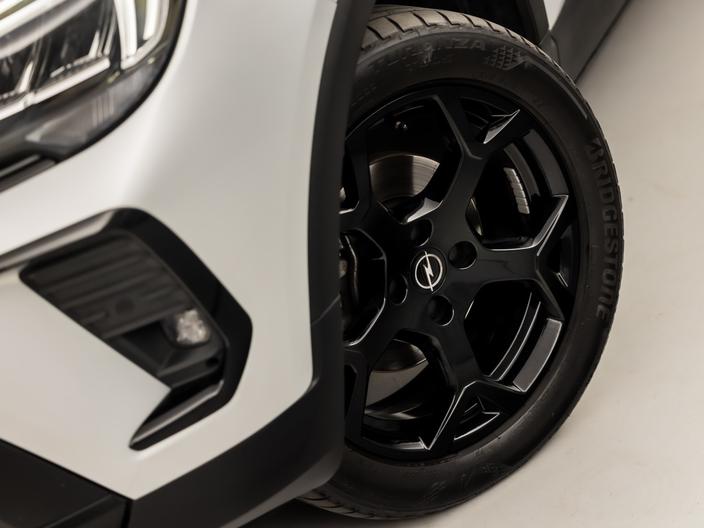 Opel Crossland 1.2 Turbo GS Sport Automaat 131Pk (TWO TONE, GROOT NAVI, APPLE CARPLAY, 360 CAMERA, LM VELGEN, STOELVERWARMING, NIEUWE APK, NIEUWSTAAT)